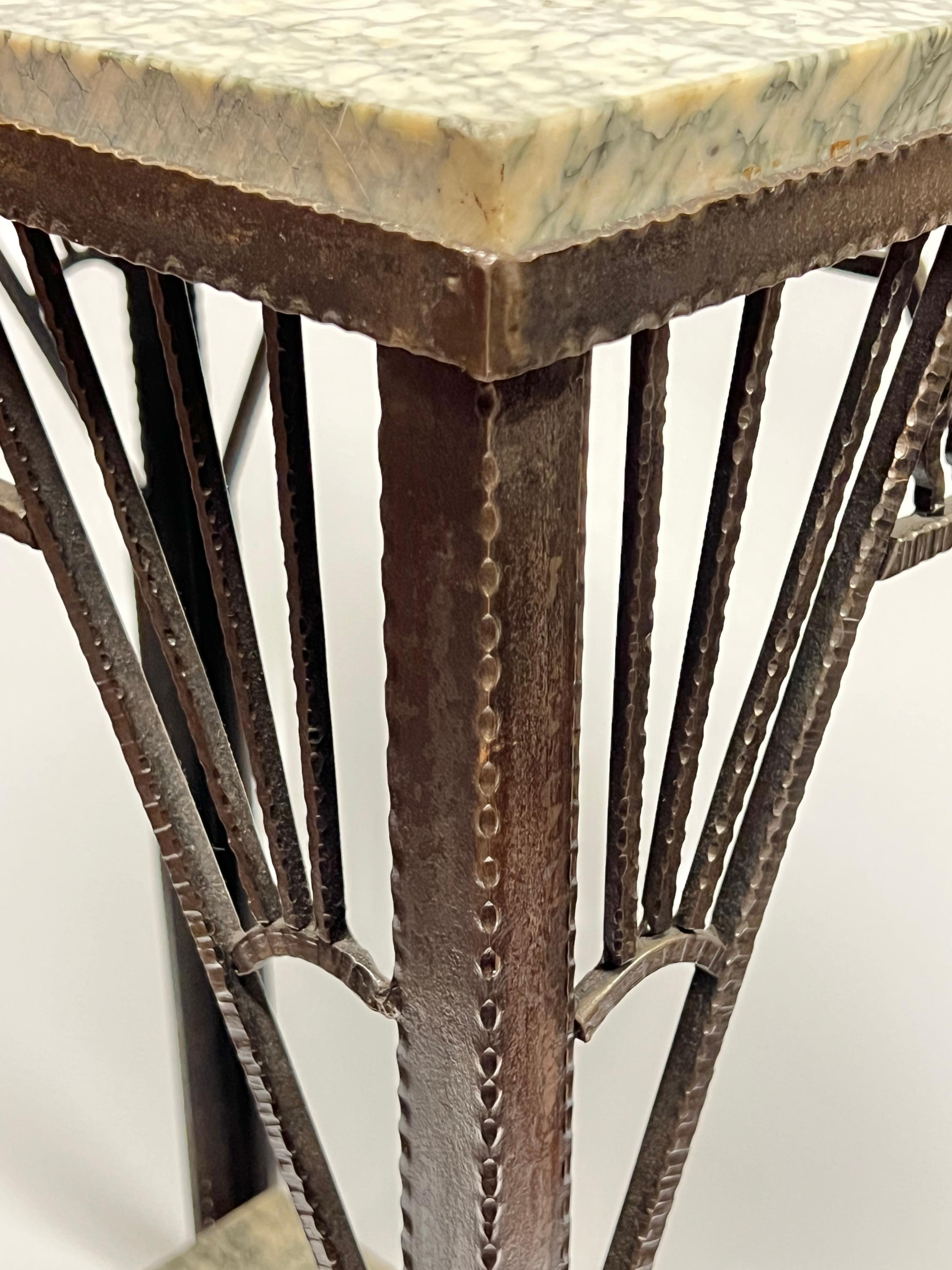 Tavolo consolle in ferro battuto e marmo bianco verde di epoca Art Déco francese in vendita 2