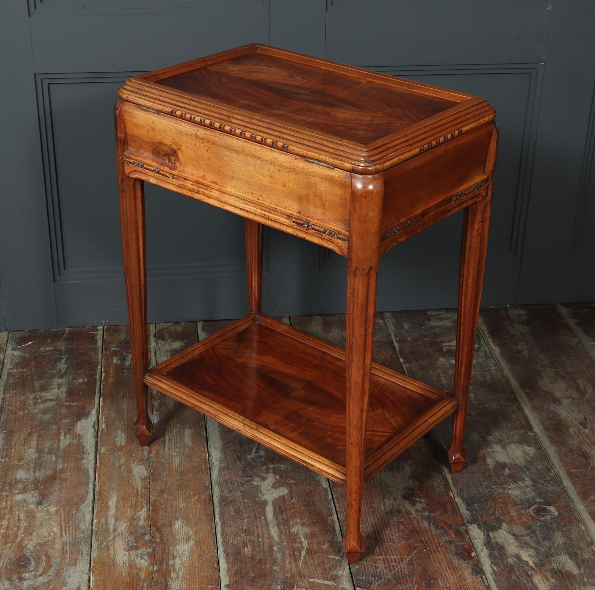 French Art Deco Petit Dressing Table For Sale 7