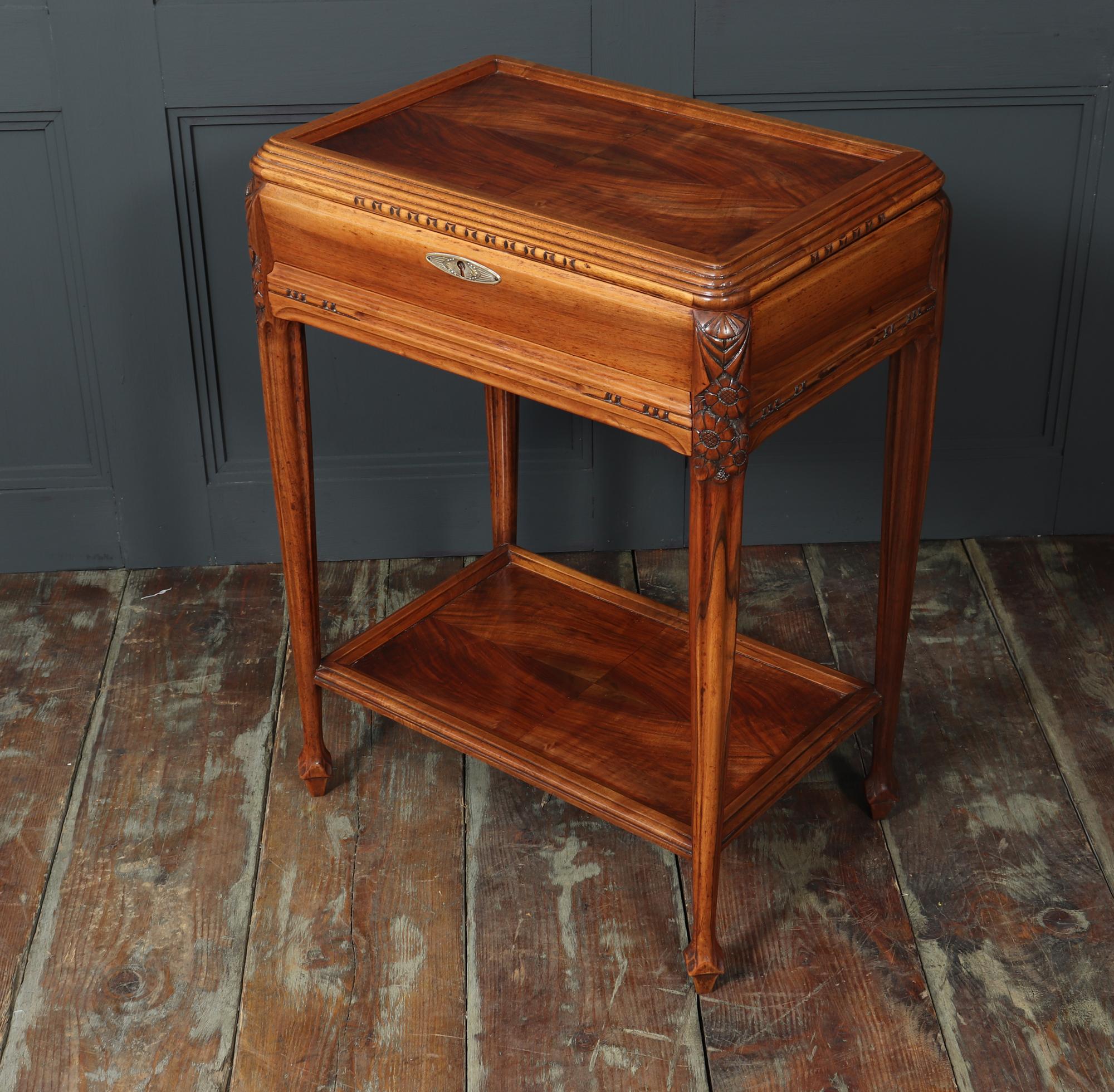 French Art Deco Petit Dressing Table For Sale 9