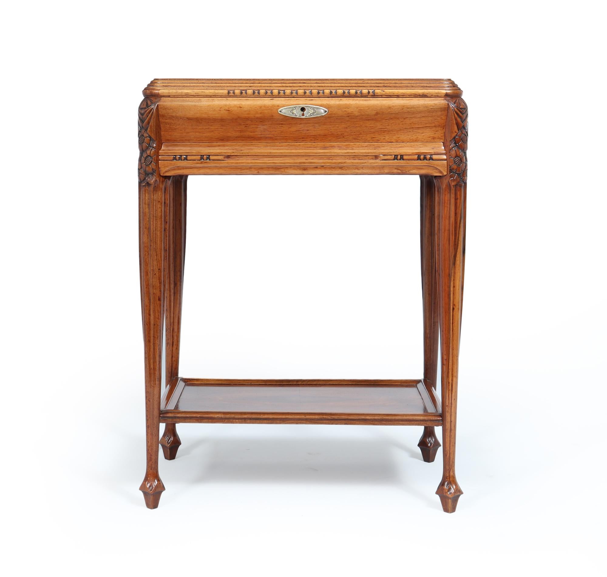 French Art Deco Petit Dressing Table In Good Condition For Sale In Paddock Wood Tonbridge, GB