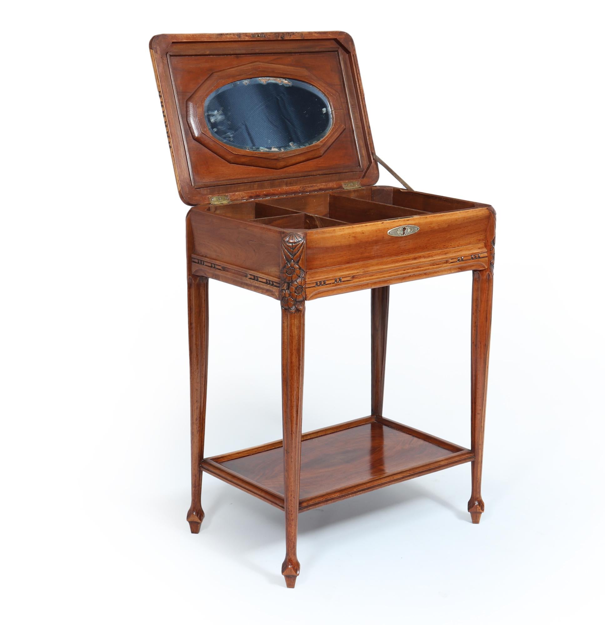 Early 20th Century French Art Deco Petit Dressing Table For Sale