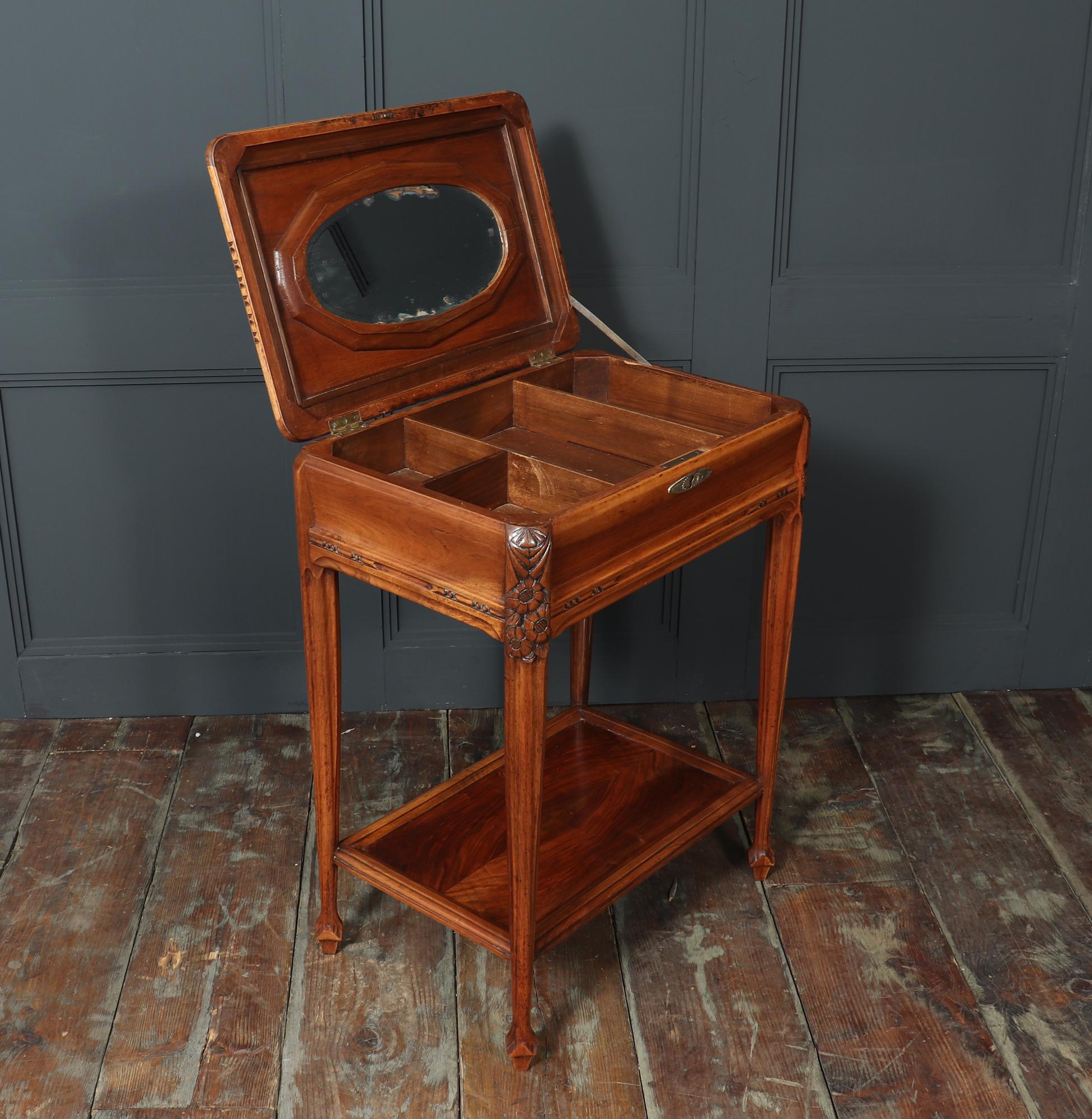 French Art Deco Petit Dressing Table For Sale 4
