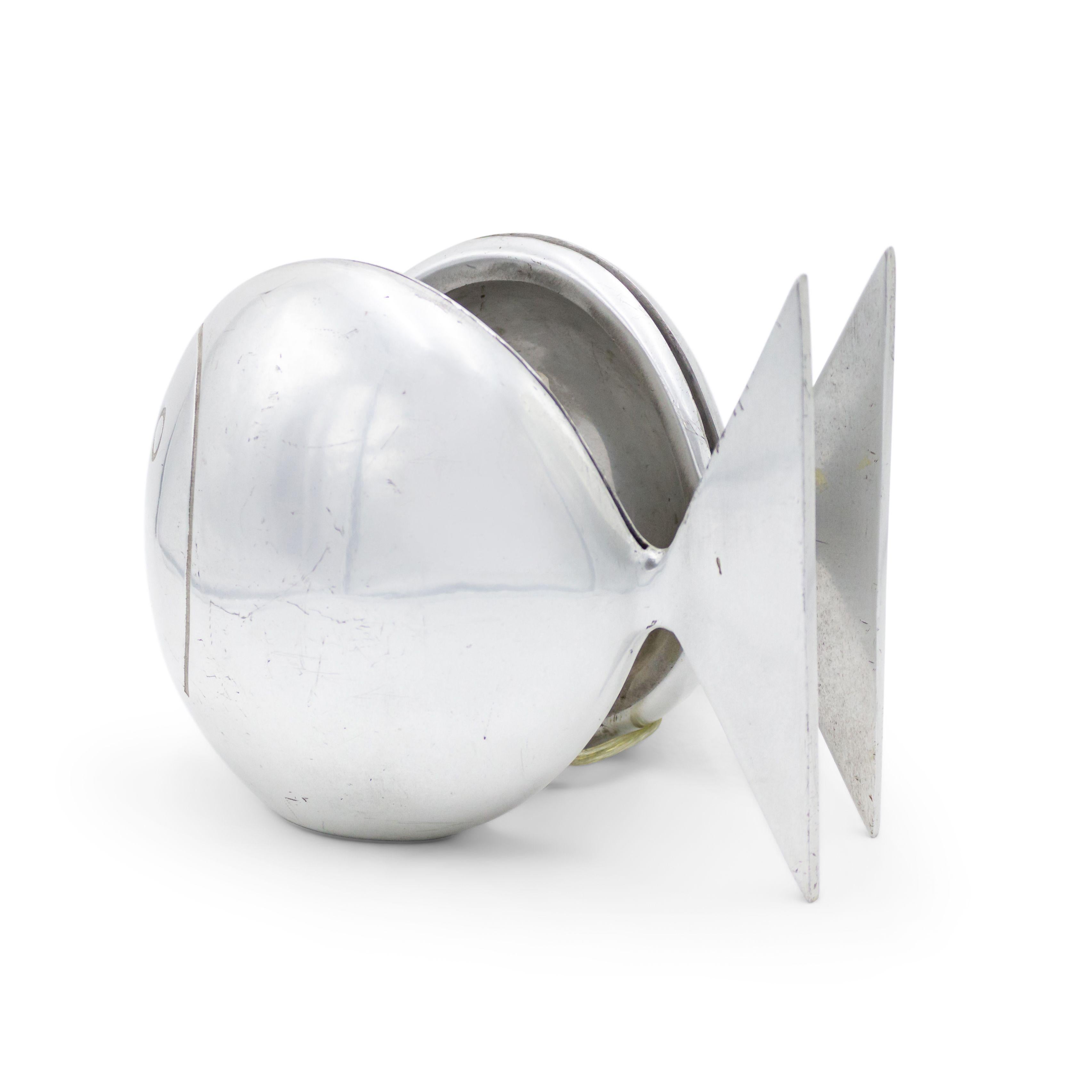 Französische doppelseitige Tischlampe in Form eines Fisches aus Zinn im Art Déco-Stil.