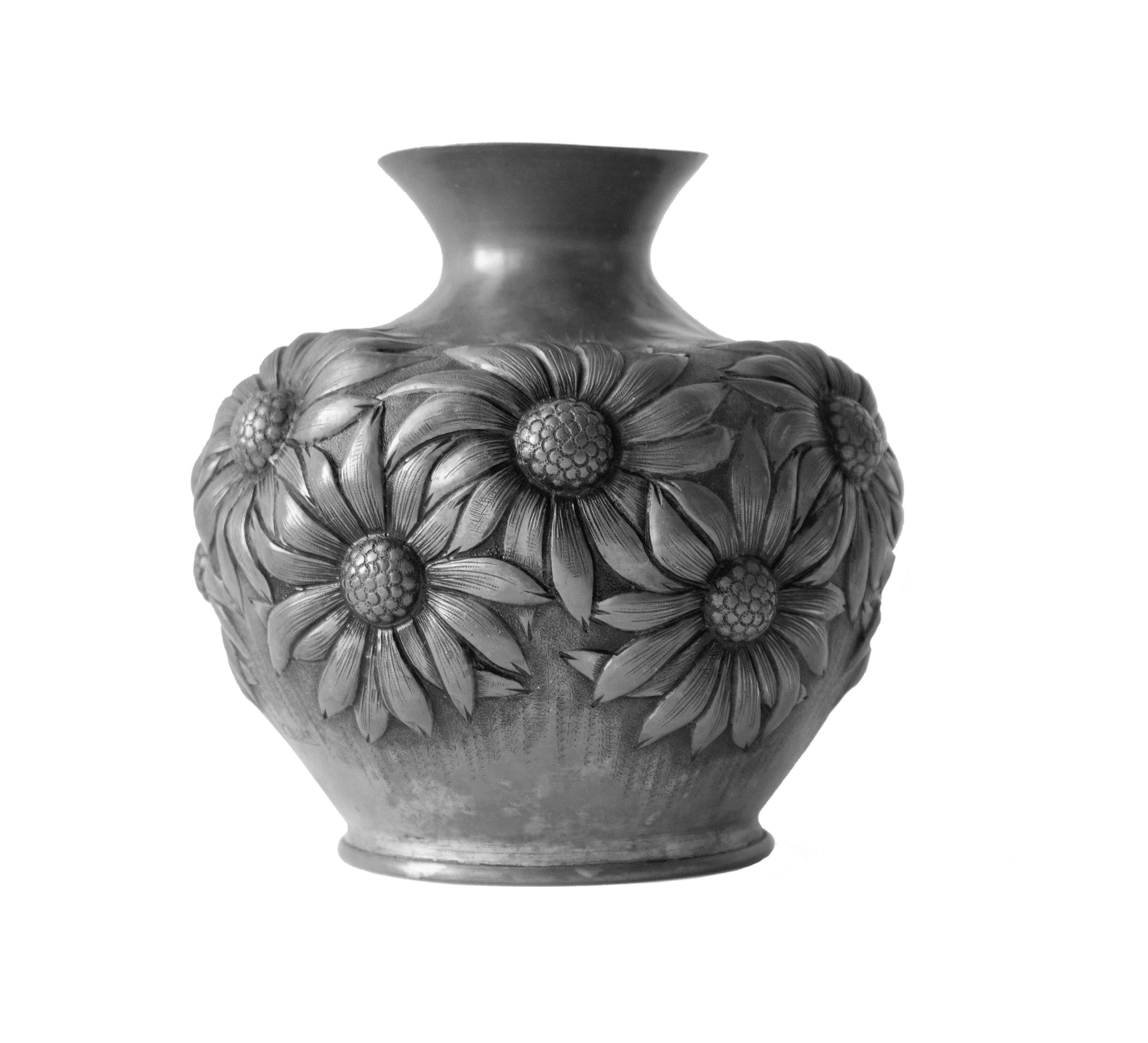 This charming antique pewter vase from France is a stunning example of the pure Art Deco style, marked with Credar, attesting to its authenticity and origin. Adorned with beautifully detailed daisy reliefs, the design draws inspiration from nature,