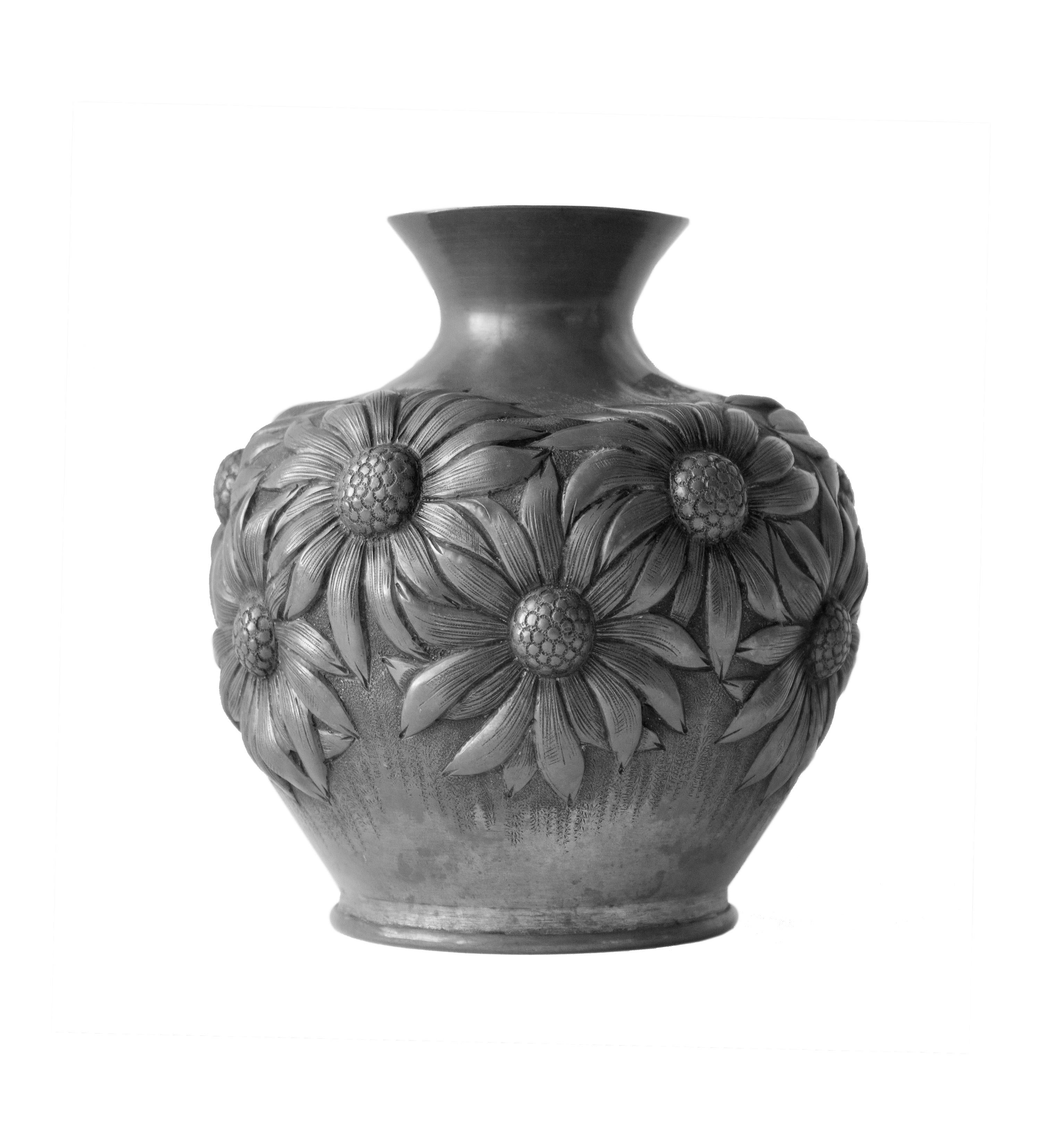 French Art Deco Pewter Vase with Embossed Daisys In Good Condition For Sale In Stockholm, SE