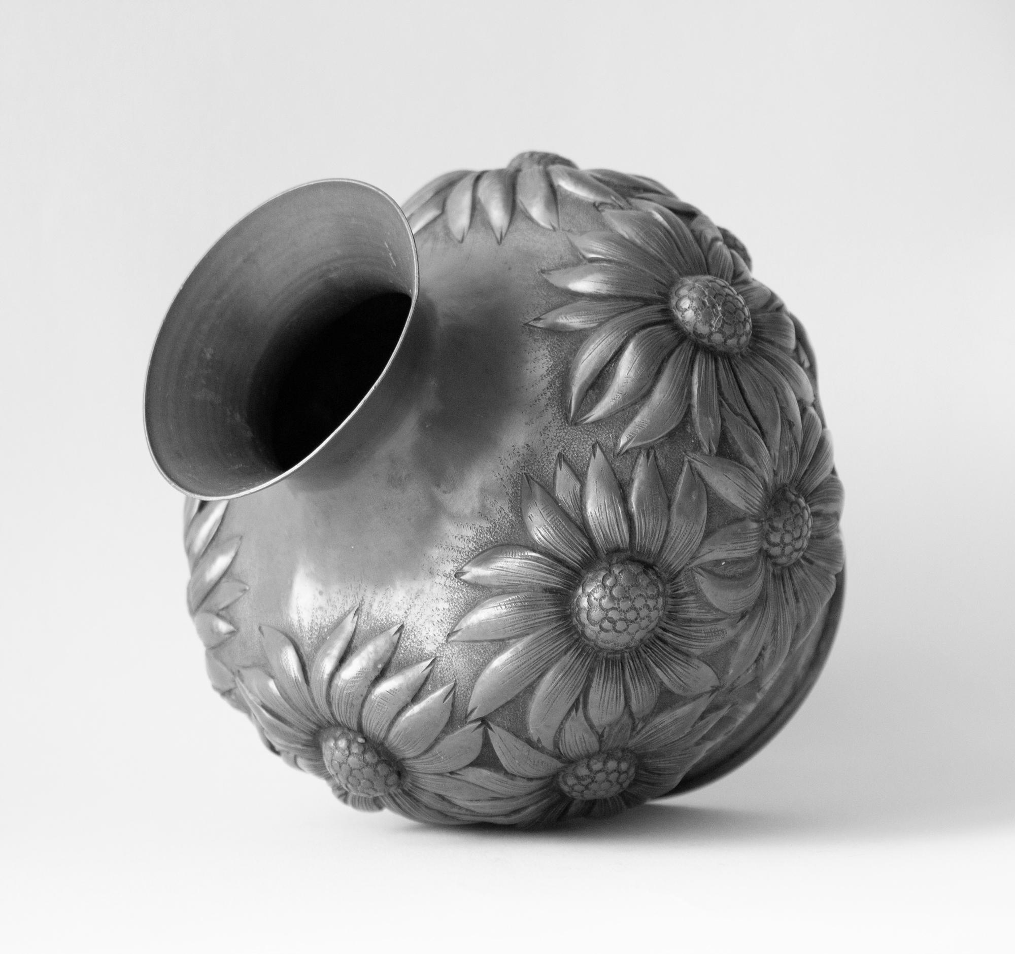 French Art Deco Pewter Vase with Embossed Daisys For Sale 3