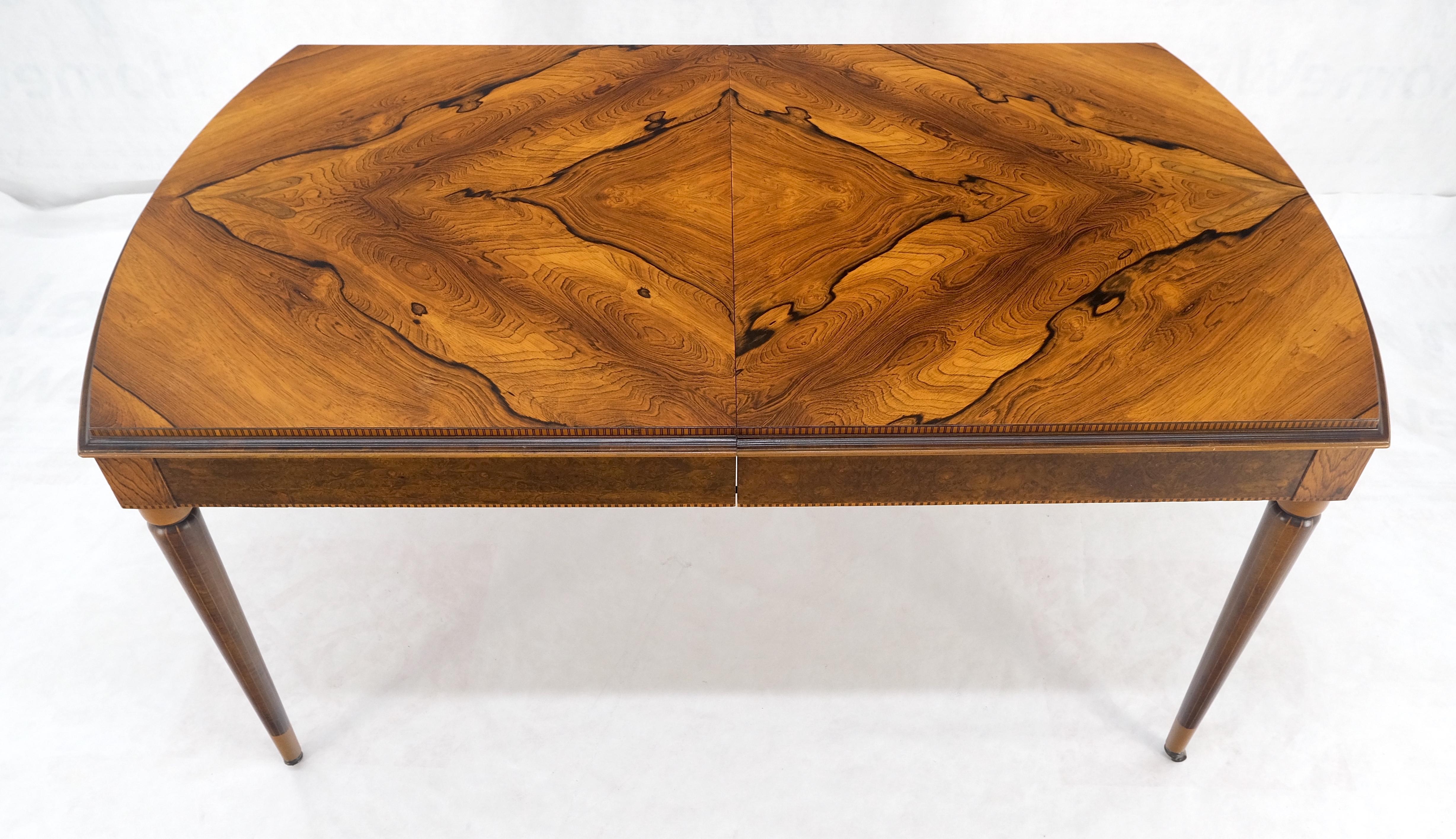 20ième siècle Table de salle à manger compacte Art déco français à motif phénoménal en bois de rose 3 feuilles MINT en vente