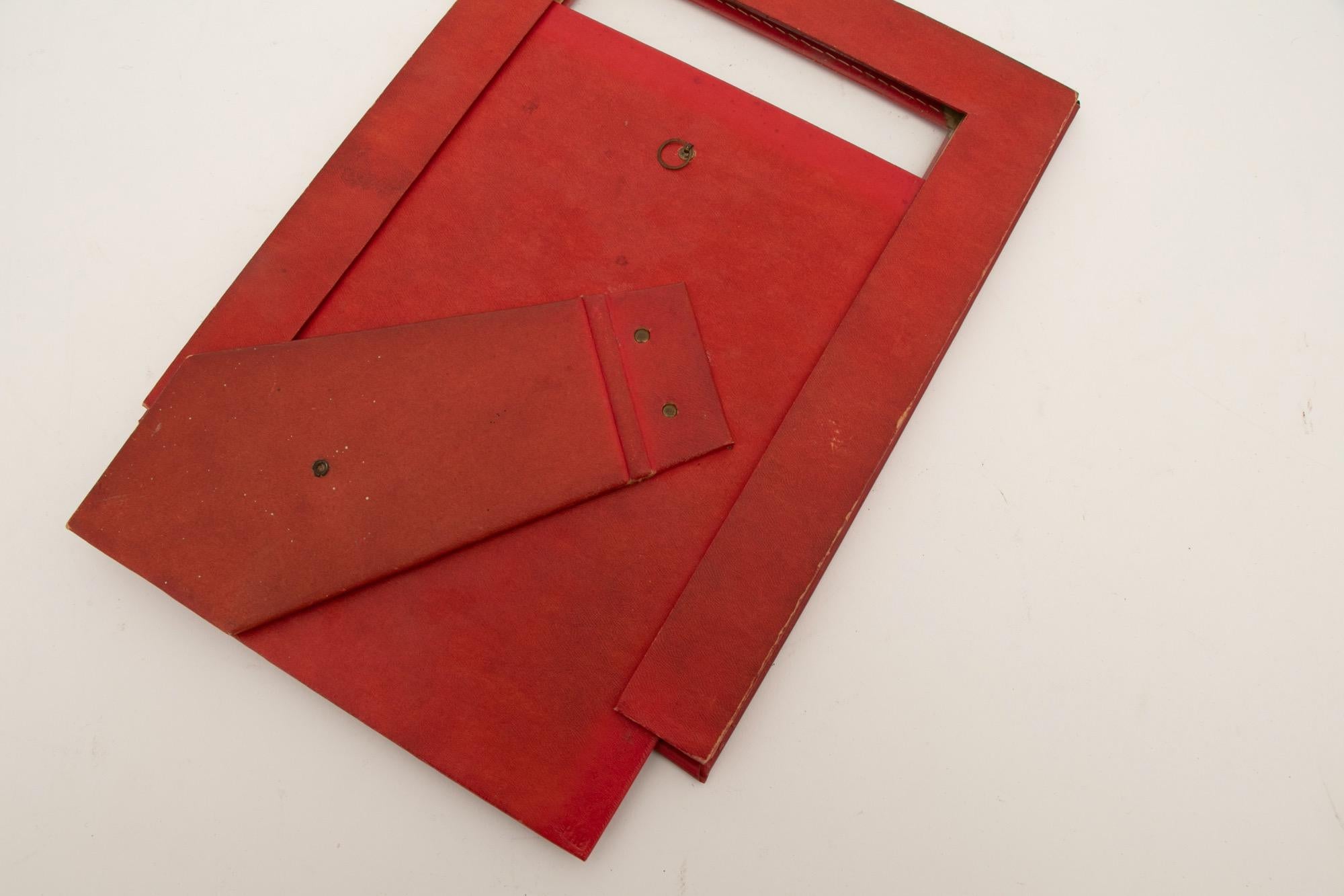 French Art Deco Photo Frame in an Italian Red Leather In Good Condition For Sale In London, GB
