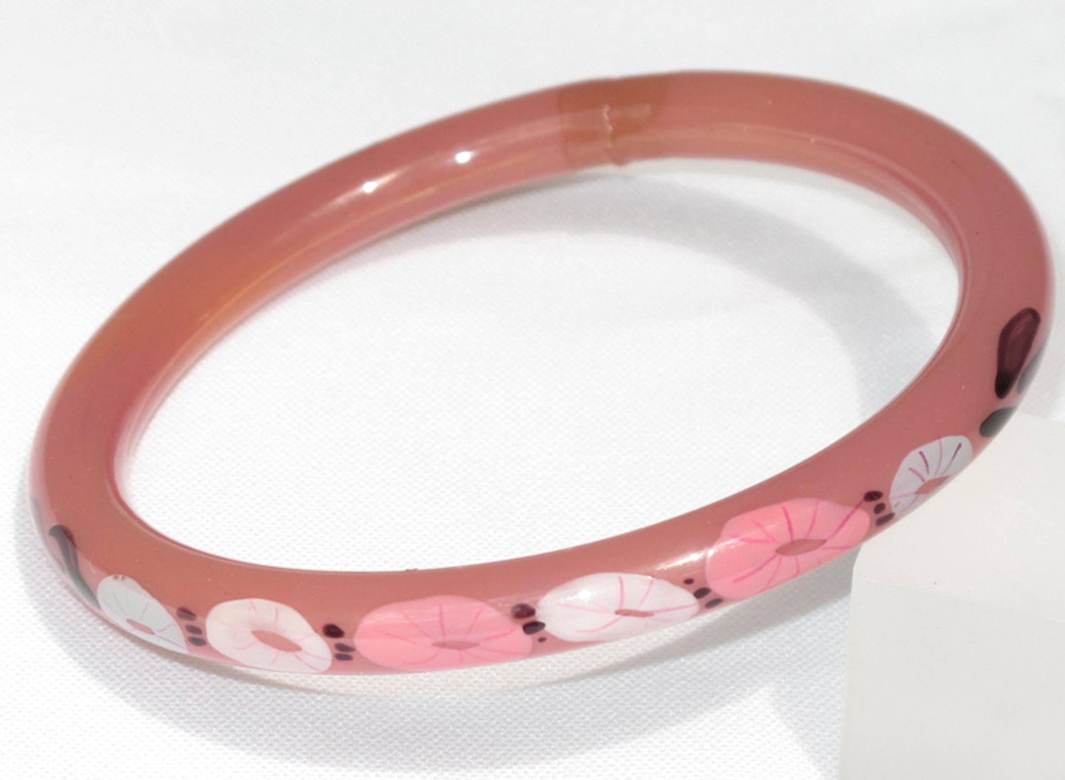 French Art Deco Pink Celluloid Bracelet Bangle with Floral Design For Sale 1