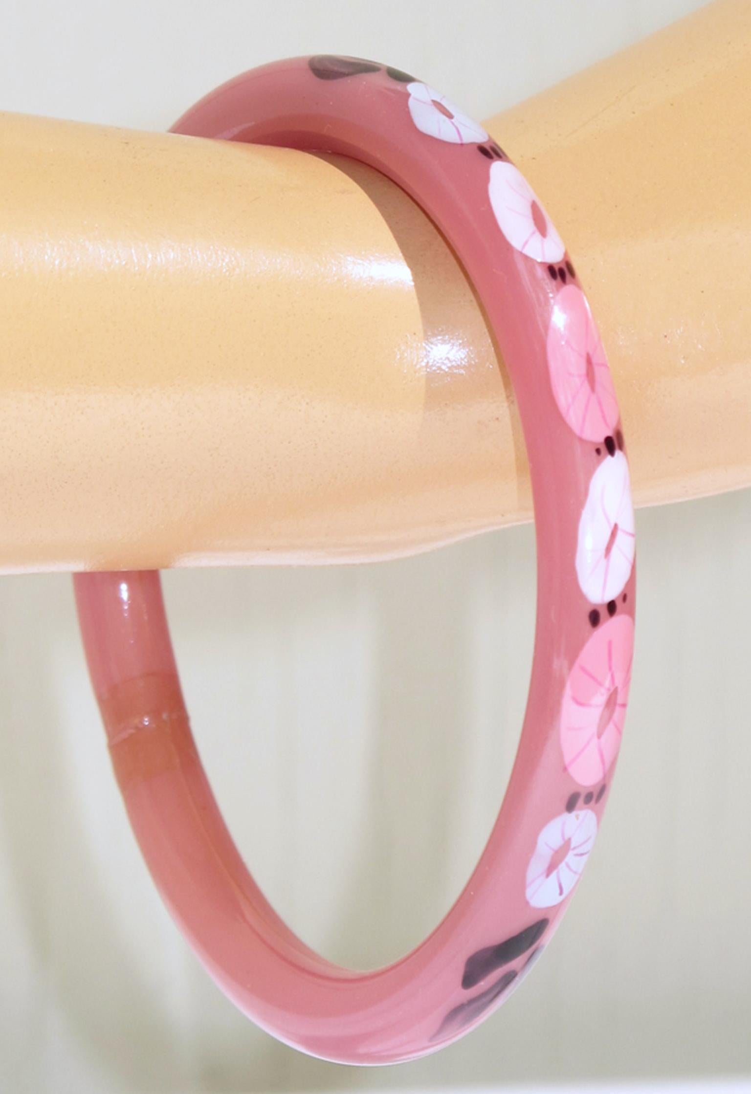 French Art Deco Pink Celluloid Bracelet Bangle with Floral Design For Sale 3