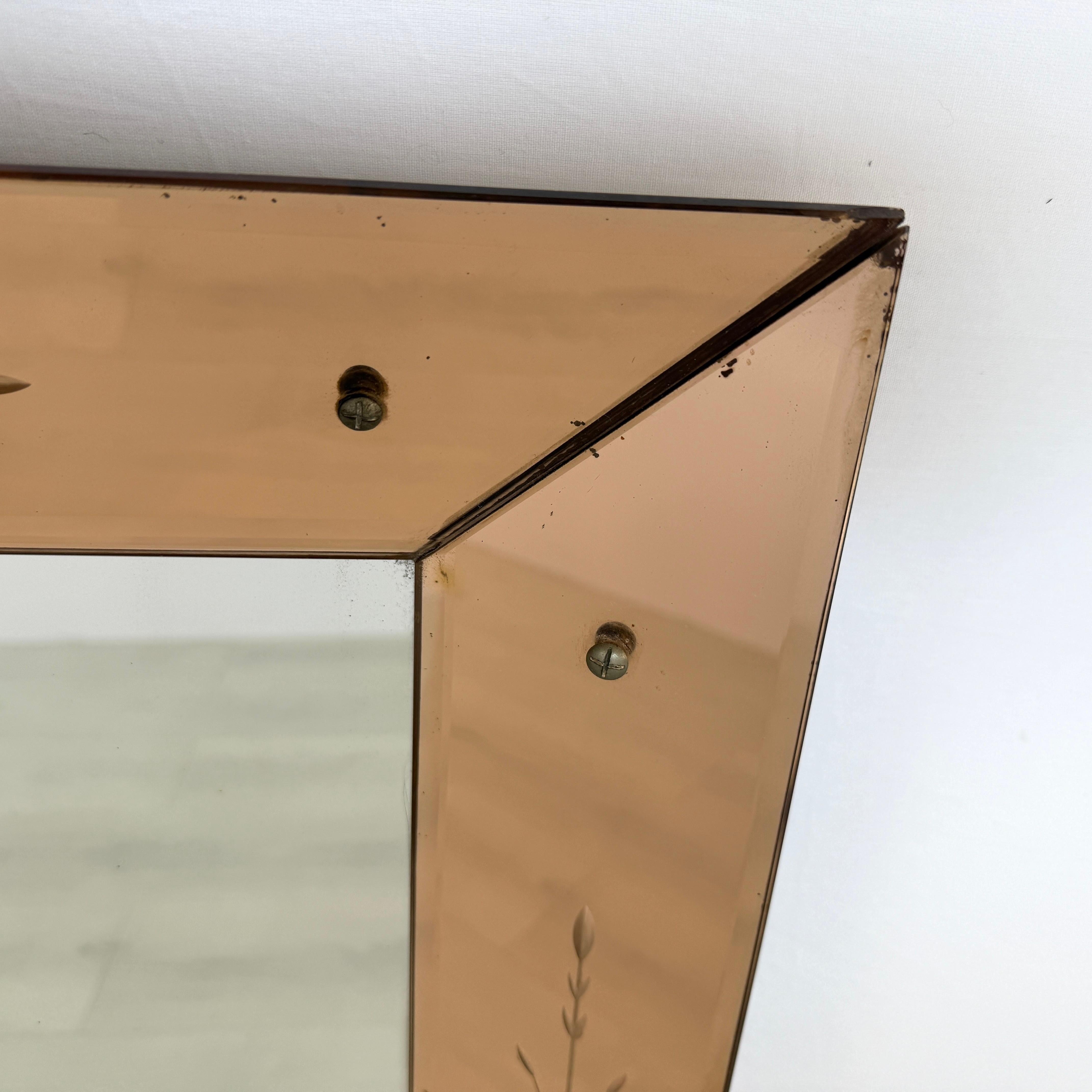 Espejo francés Art Deco Rosa, años 30 en Bastante bueno estado para la venta en Bridgeport, CT