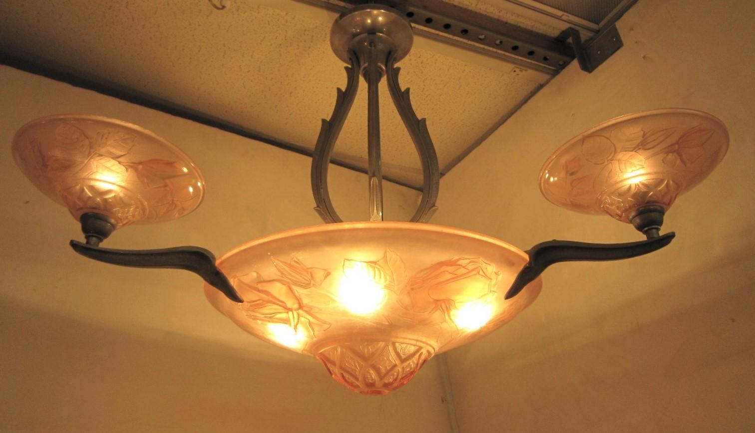 French Art Deco Pink/ Peach Chandelier with Rose Motif Signed: Verdun For Sale 10