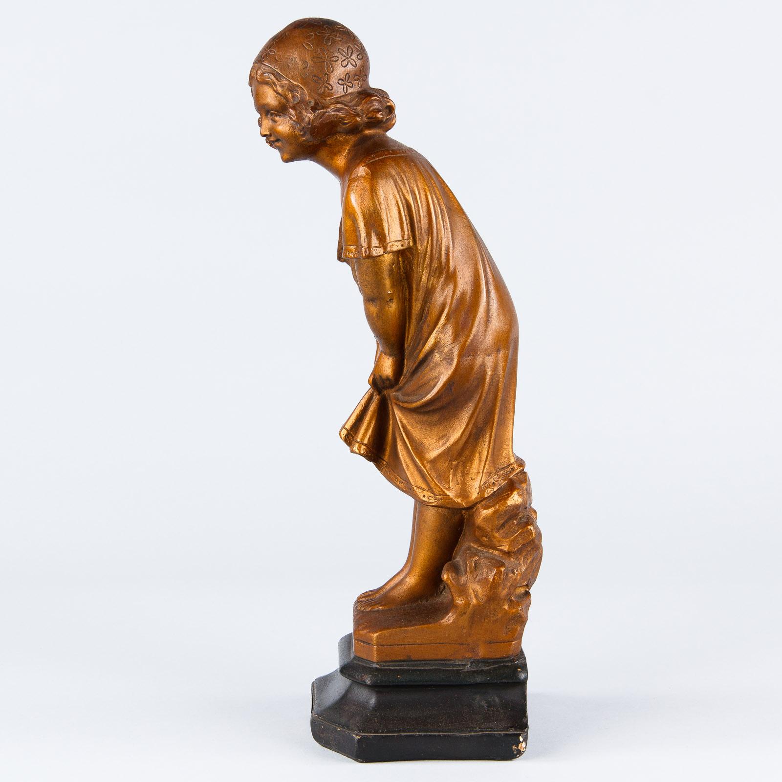 French Art Deco Statuette of Young Girl, 1920s For Sale 4