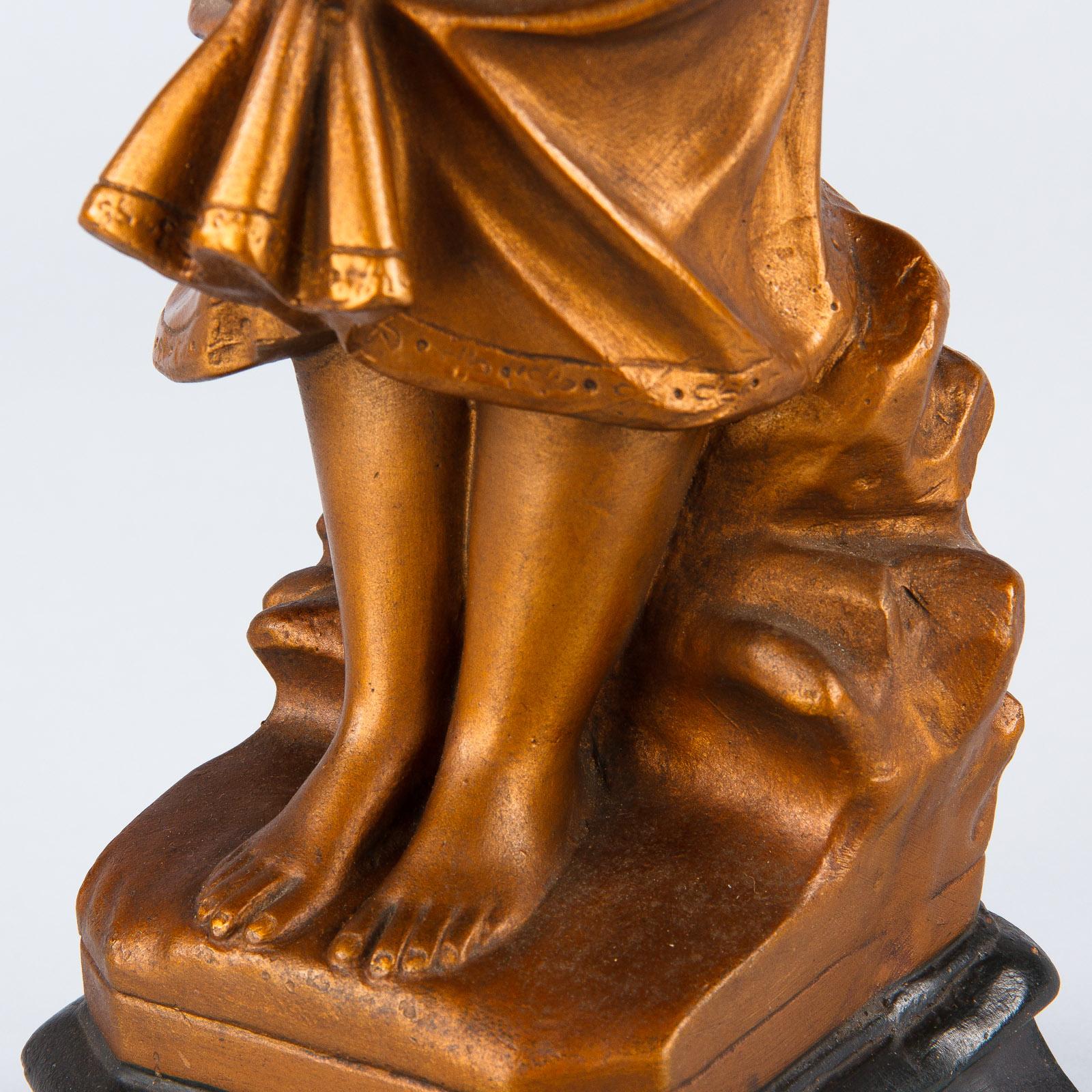 French Art Deco Statuette of Young Girl, 1920s For Sale 1
