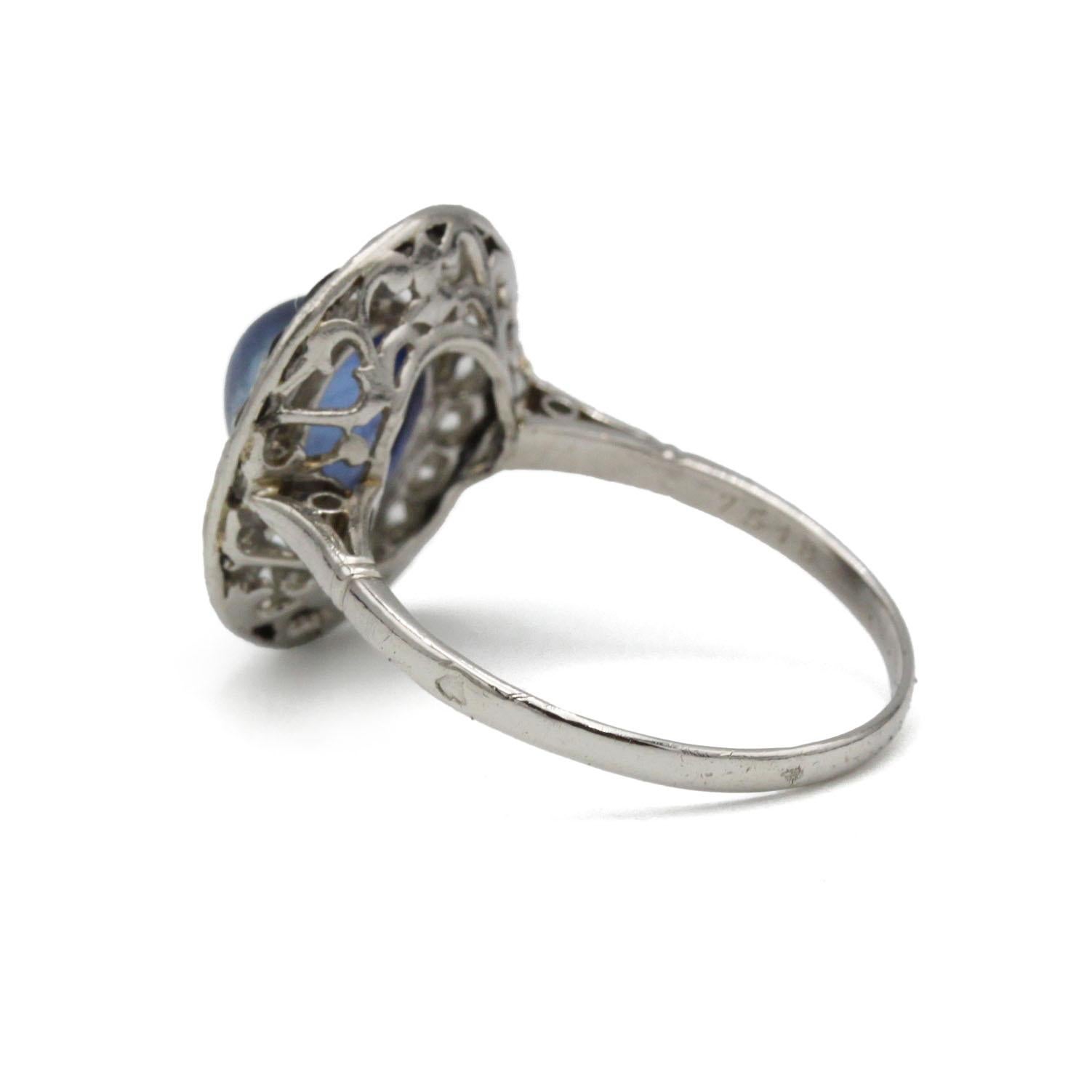 Bague Art déco française en platine avec saphir cabochon et diamant Pour femmes en vente