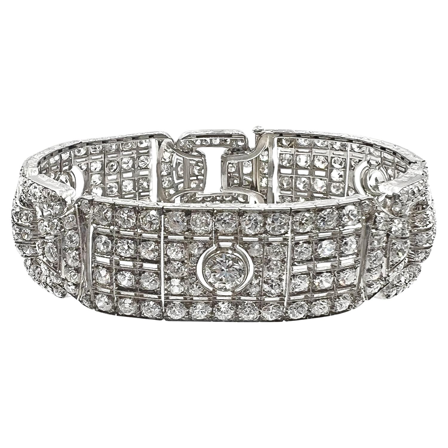 French Art Deco Platinum Diamond Panel Link Bracelet In Excellent Condition In Palm Beach, FL