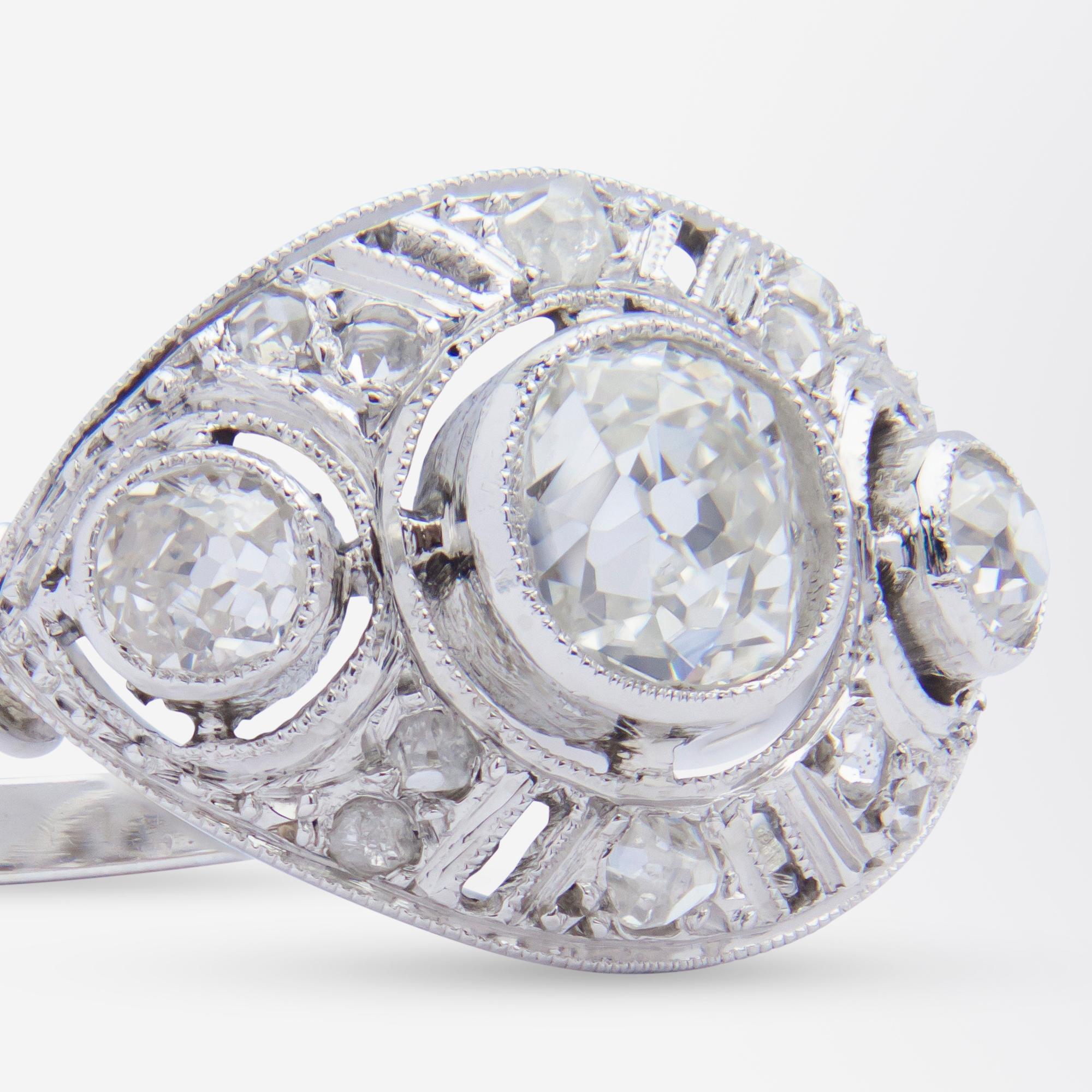 French Art Deco Platinum Ring with Old Cut Diamonds For Sale 1