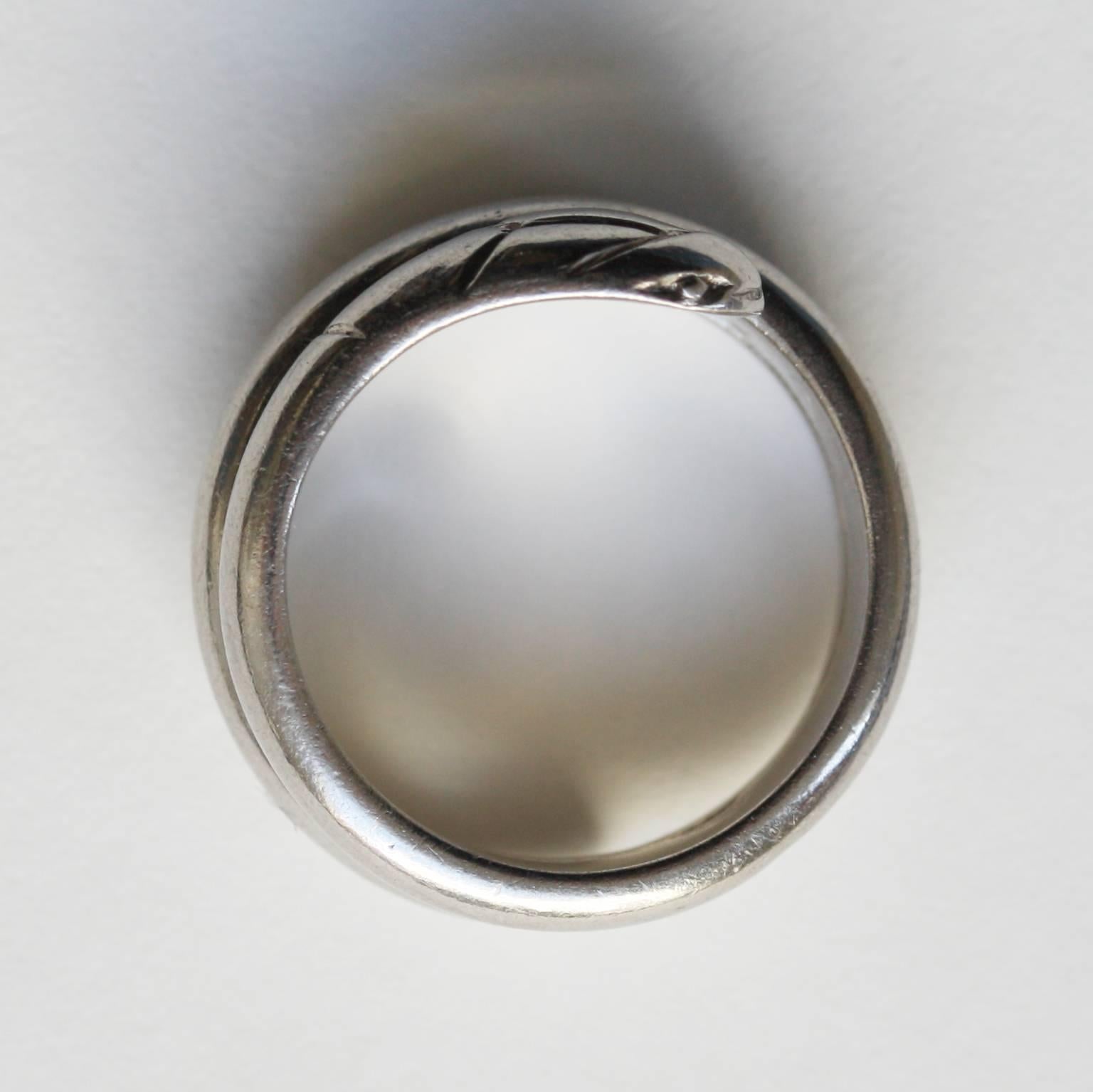 A small Art Deco French platinum snake ring.

weight: 8.6 grams
ring size 14 mm. 3 US