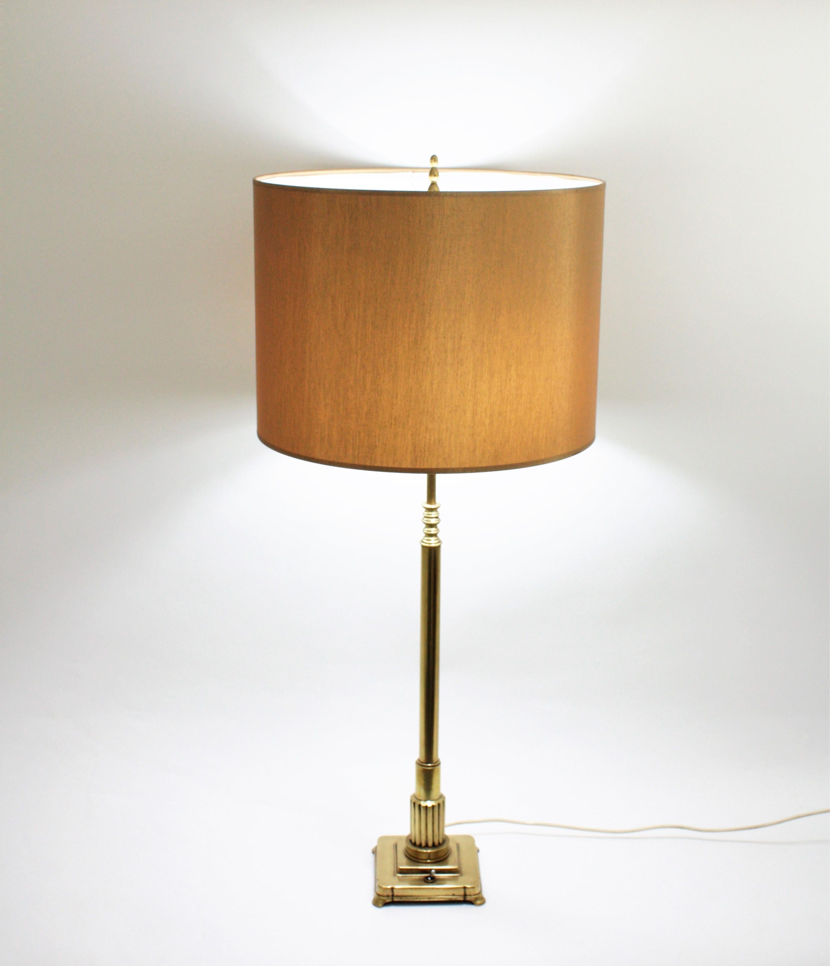 Elegant Art Deco polished brass table lamp, France, 1930s.
This two-light table lamp has a column shaped body standing on a squared footed base with on/off switch.
The brass has been polished and varnished.
Shade not included.
Measures without