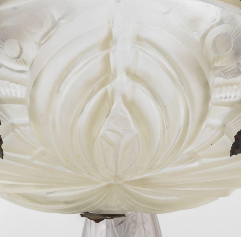 XX secolo Lampadario francese in vetro pressato e metallo Art Déco in vendita