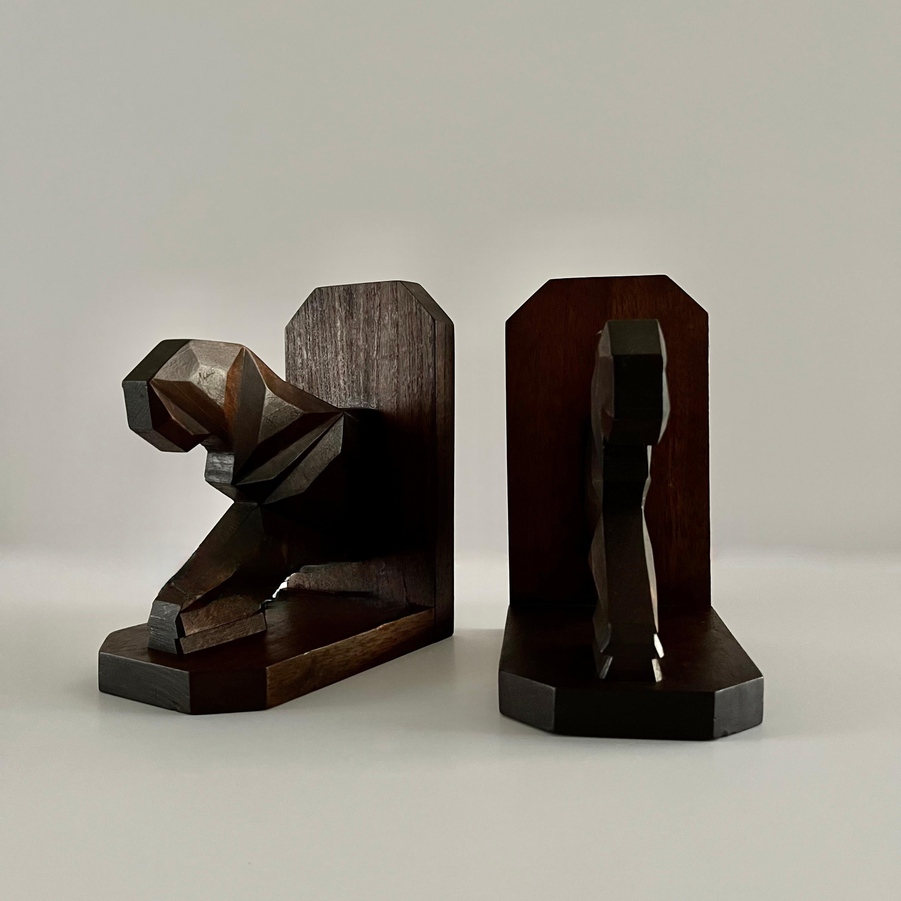 Art Déco Raro reggilibri cubista francese in legno intagliato Art Carved di leoni in vendita
