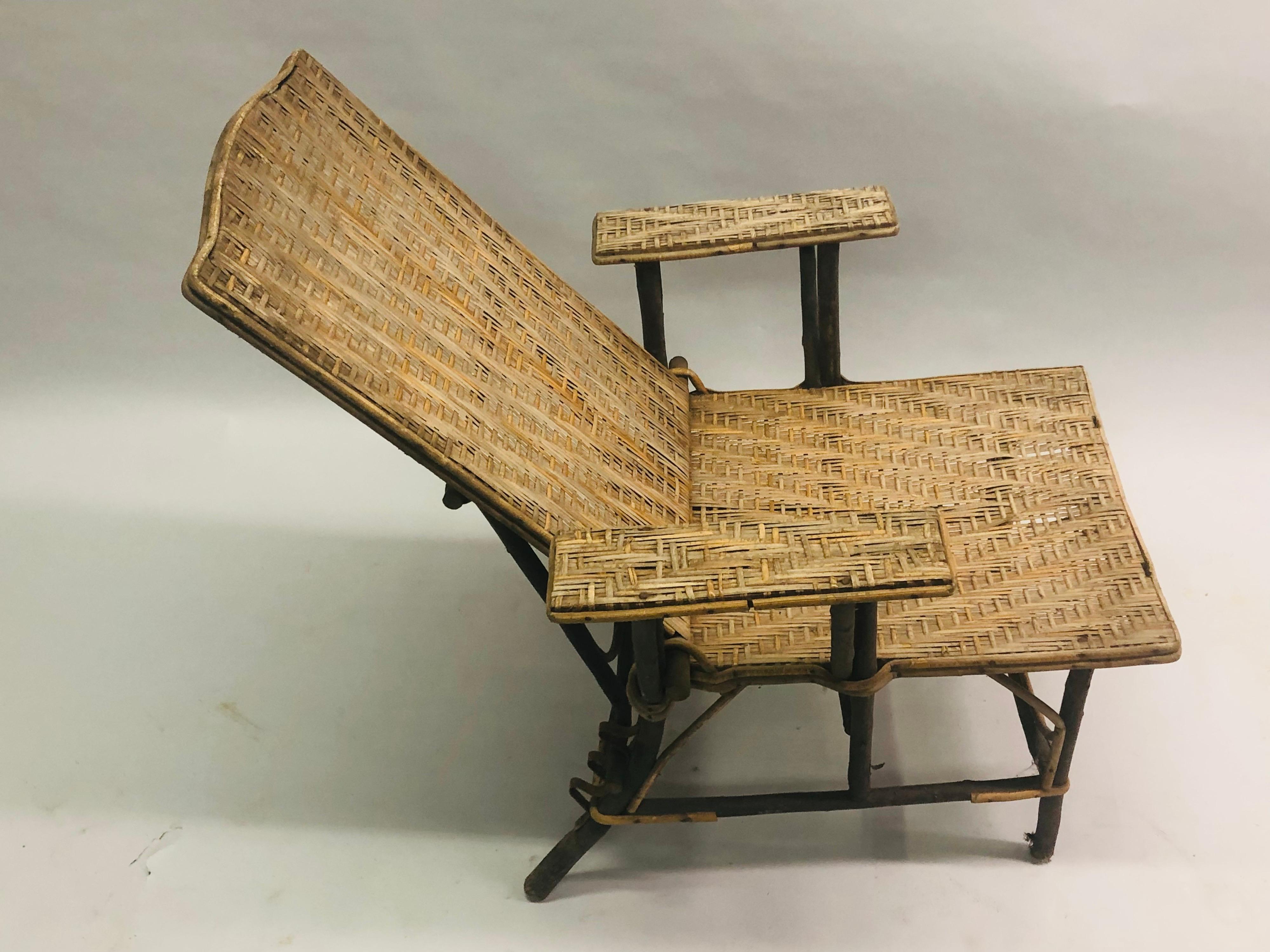 French Art Deco Rattan Lounge Chair / Recliner / Chaise Longue, 1920 For Sale 4