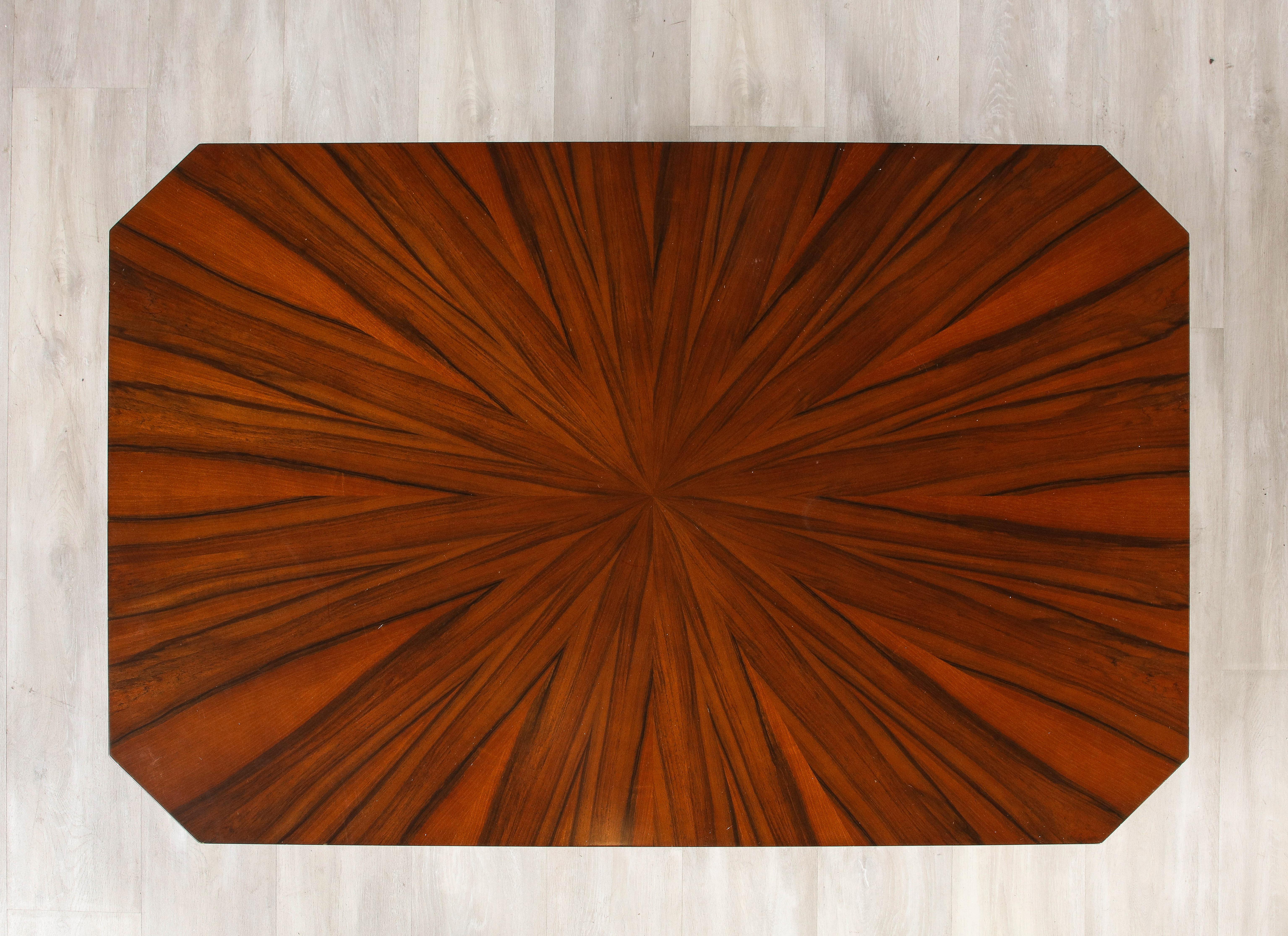 Table basse rectangulaire en bois Art déco français, circa 1940  Bon état - En vente à New York, NY