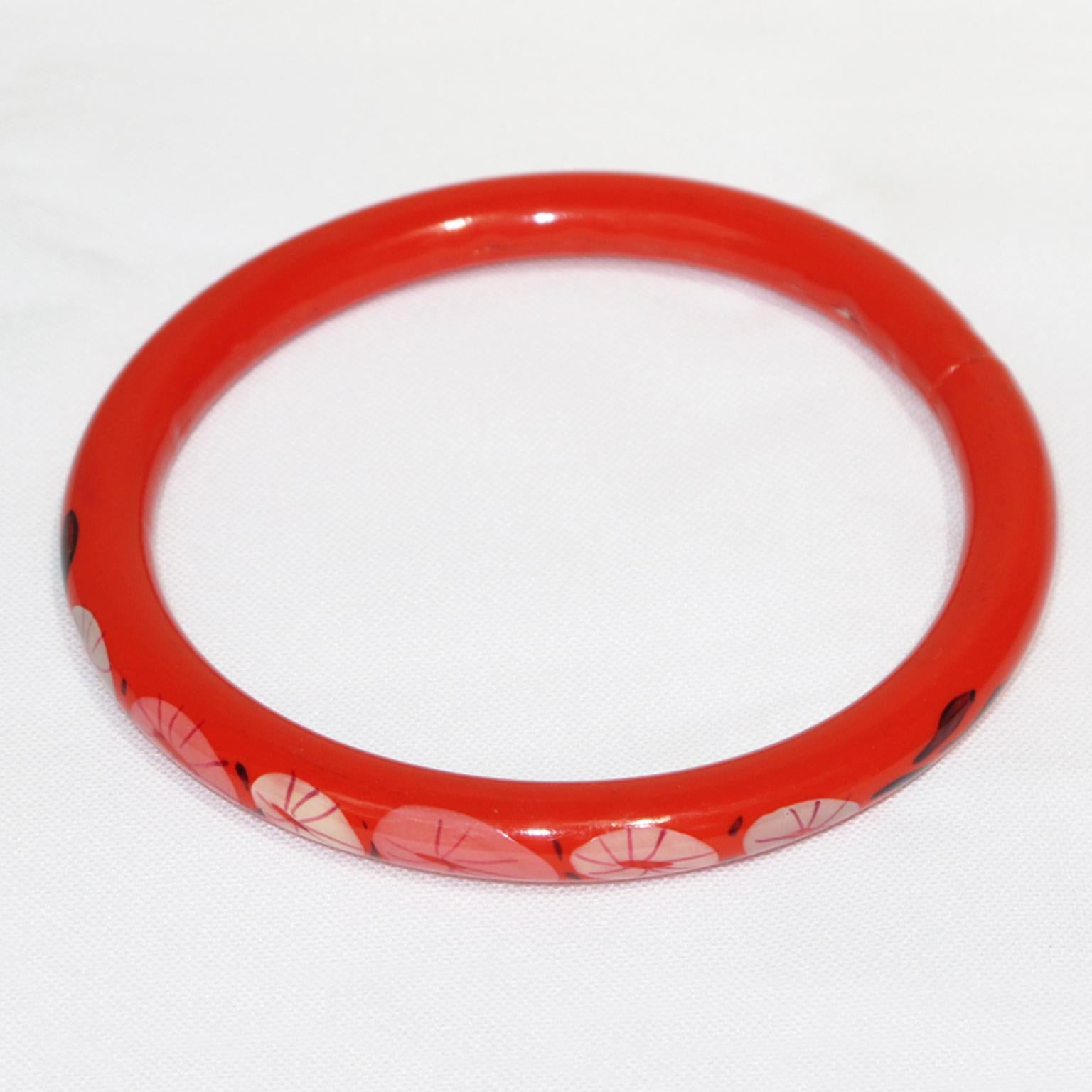 This lovely 1920s French Art Deco celluloid bracelet bangle features a light hollow tube shape with a floral design on one side of the bracelet. 
The hollow bracelet technique is an ancient technique applied to jewelry at the turn of the 20th