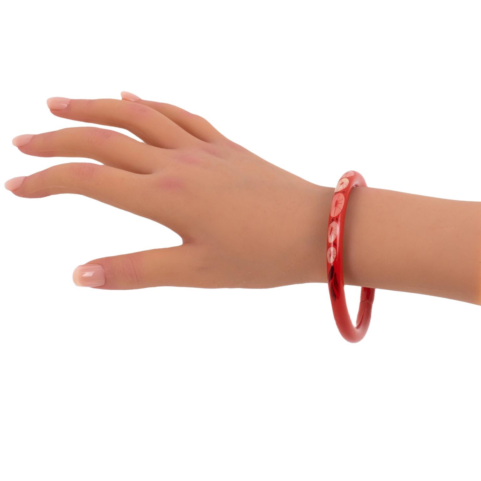 French Art Deco Red Celluloid Bracelet Bangle with Floral Design For Sale 4