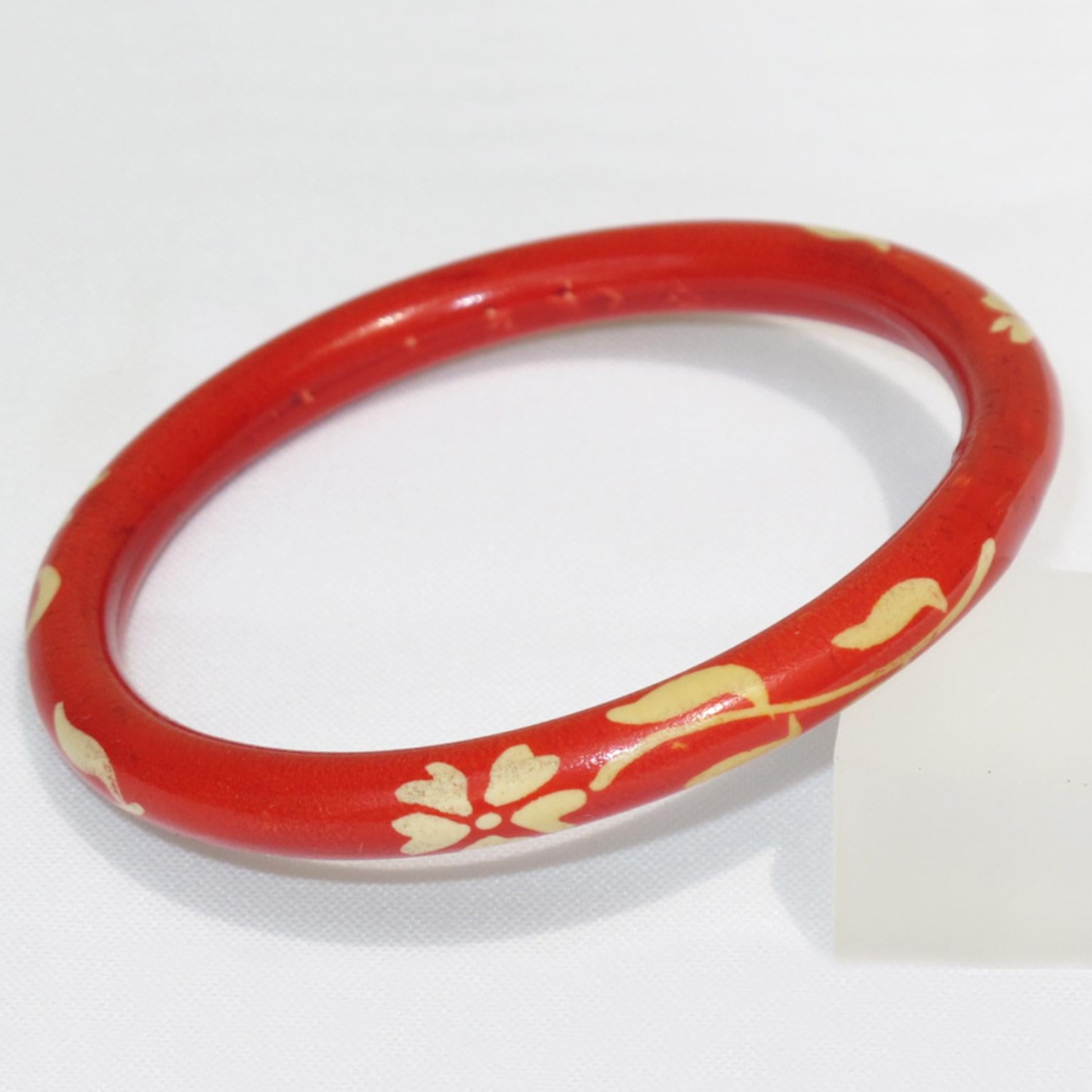 French Art Deco Red Celluloid Bracelet Bangle with White Floral Design For Sale 1