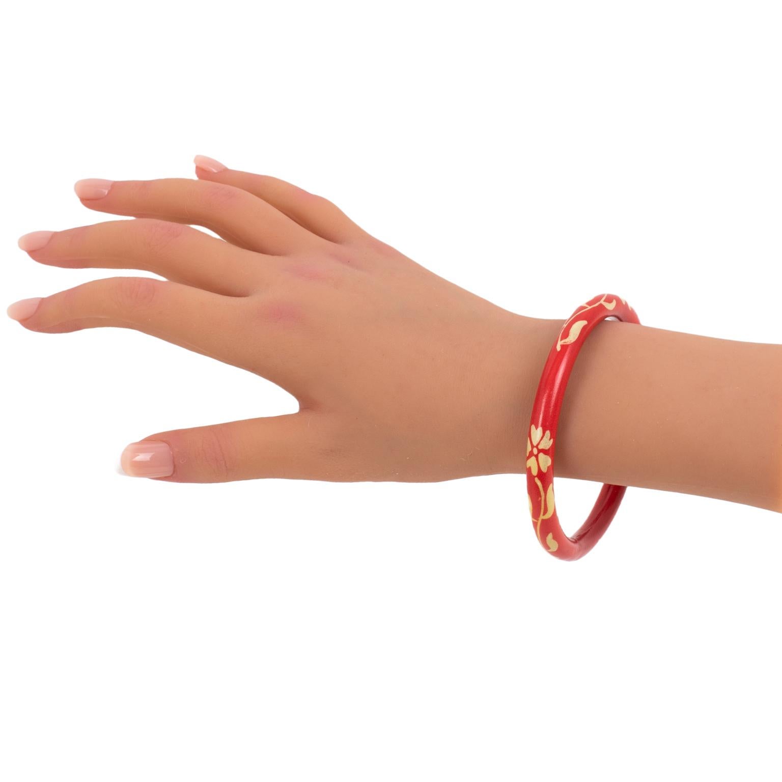 French Art Deco Red Celluloid Bracelet Bangle with White Floral Design For Sale 4