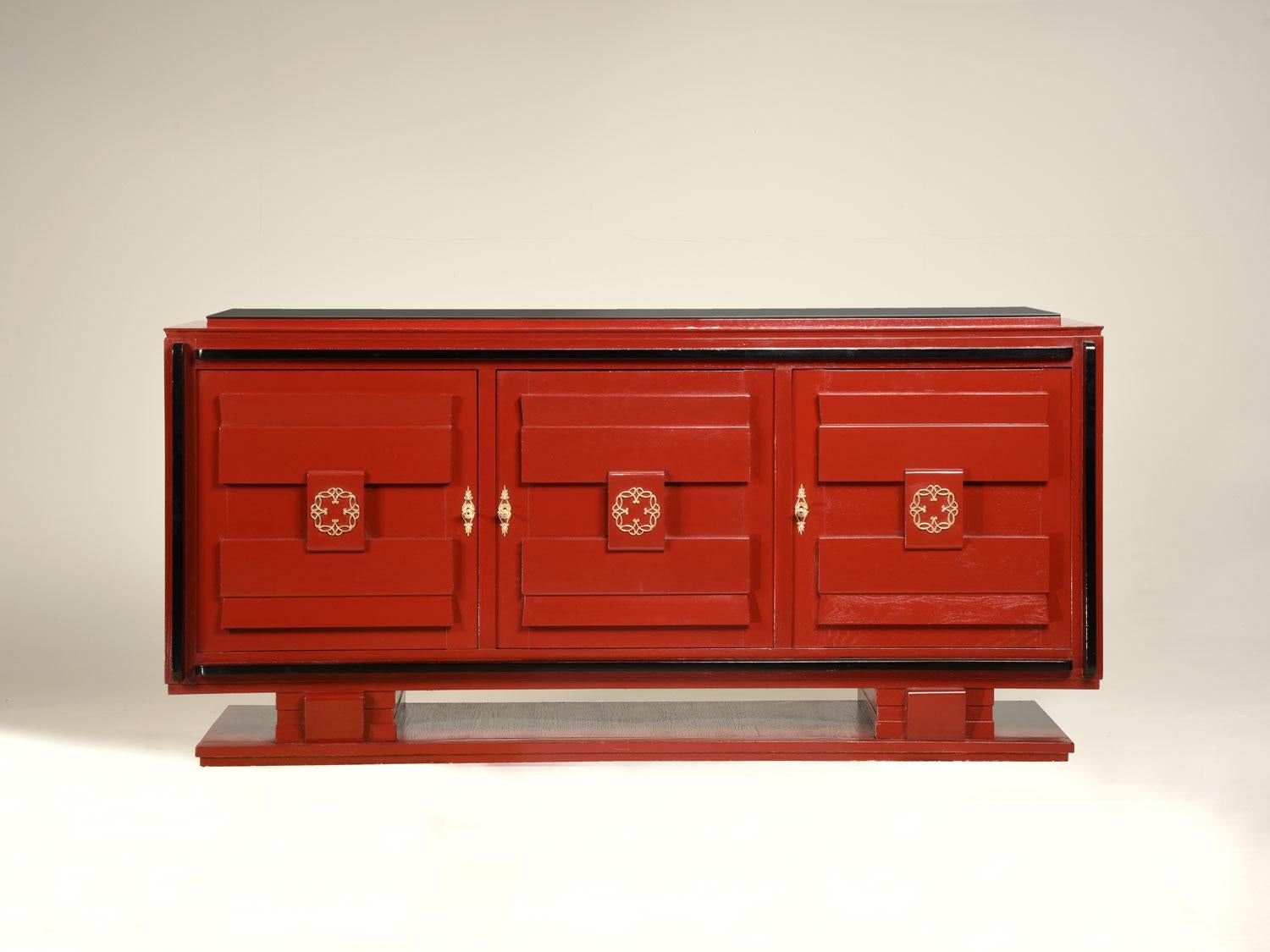 French 1940s Art Deco Style Red Lacquered and Black Details and Top Credenza 11