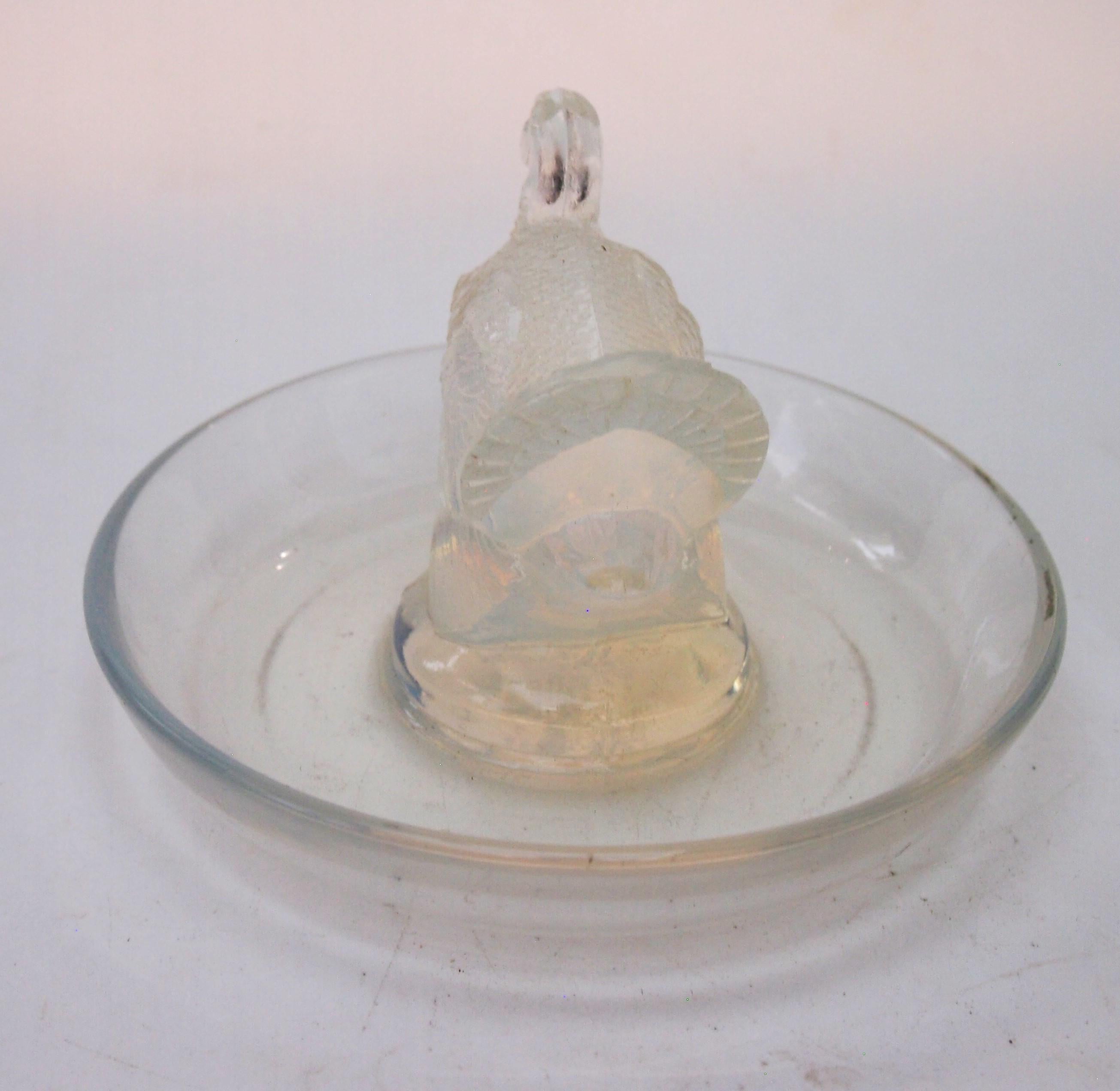 French Art Deco Rene Lalique Opal Turkey  Glass Dish, 1925 -signed In Good Condition For Sale In Worcester Park, GB