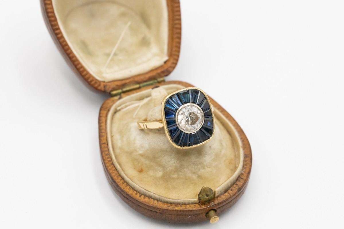 Anillo Art Déco francés con un diamante talla antigua de 1,00 ct y zafiros naturales Art Decó en venta