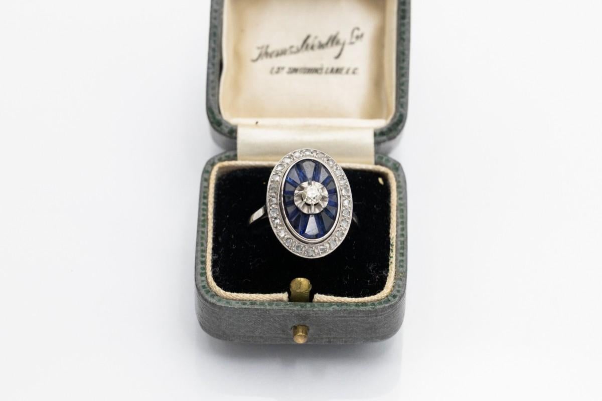 Taglio antico europeo Anello francese Art Deco con diamanti e zaffiri, anni '20. in vendita