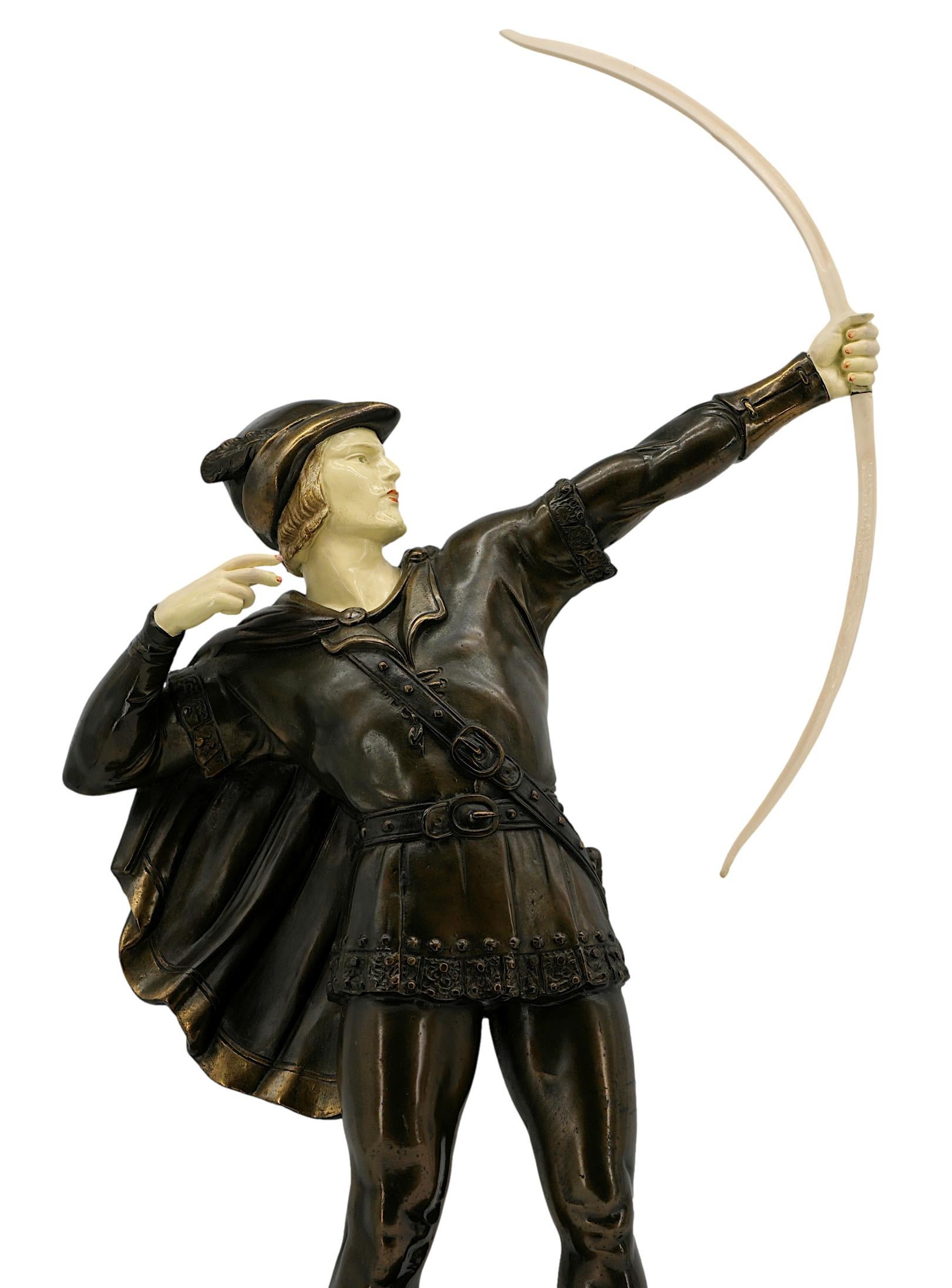 Französische Art-Déco-Skulptur von J.d'Arsenes, Frankreich, 1930er Jahre. Robin Hood.  Zinn, Bakelit und Marmor. Höhe: 66 cm (26