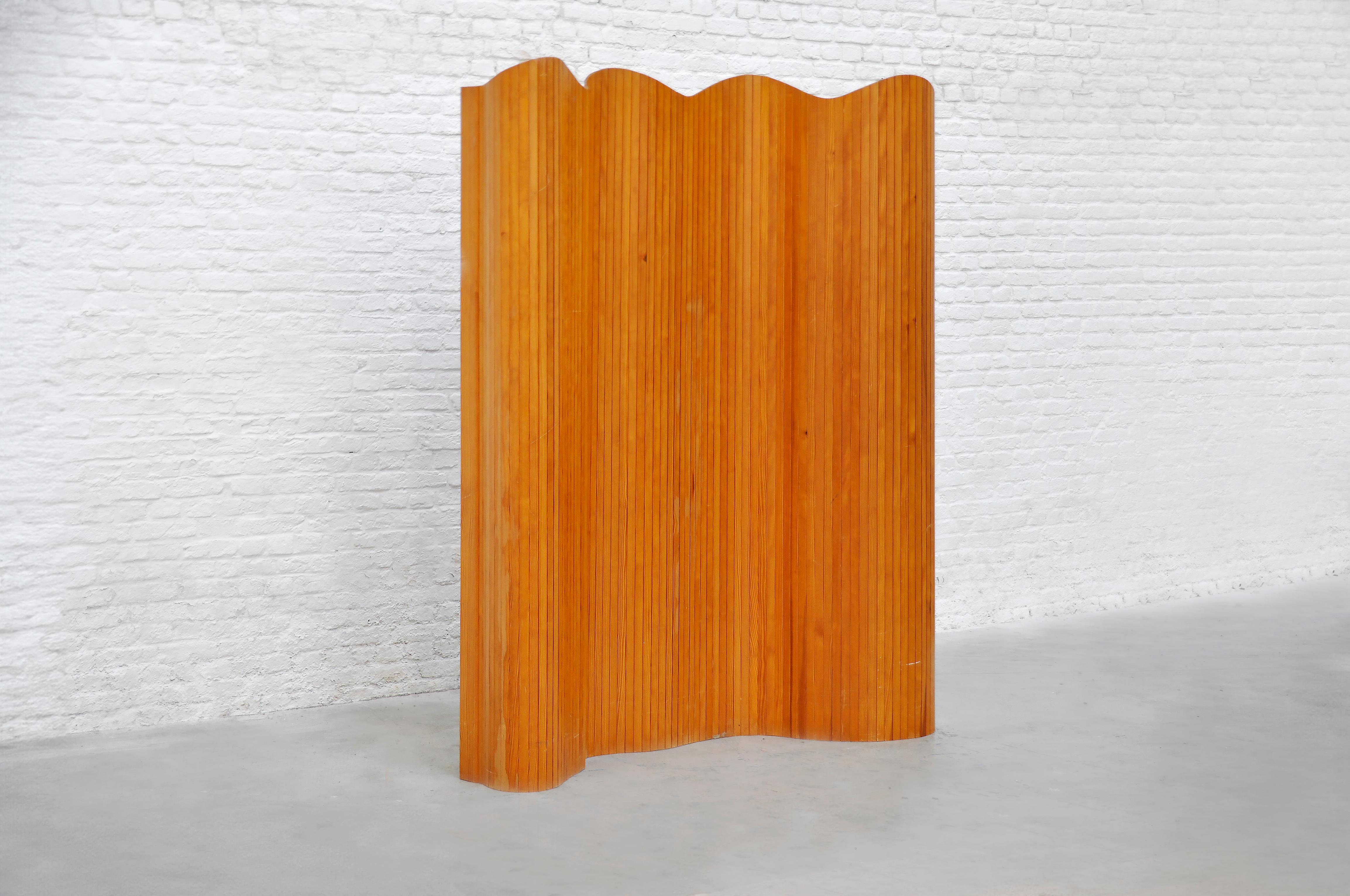 French Art Deco Room Divider in Patinated Pine, 1940s In Good Condition In Antwerp, Antwerp