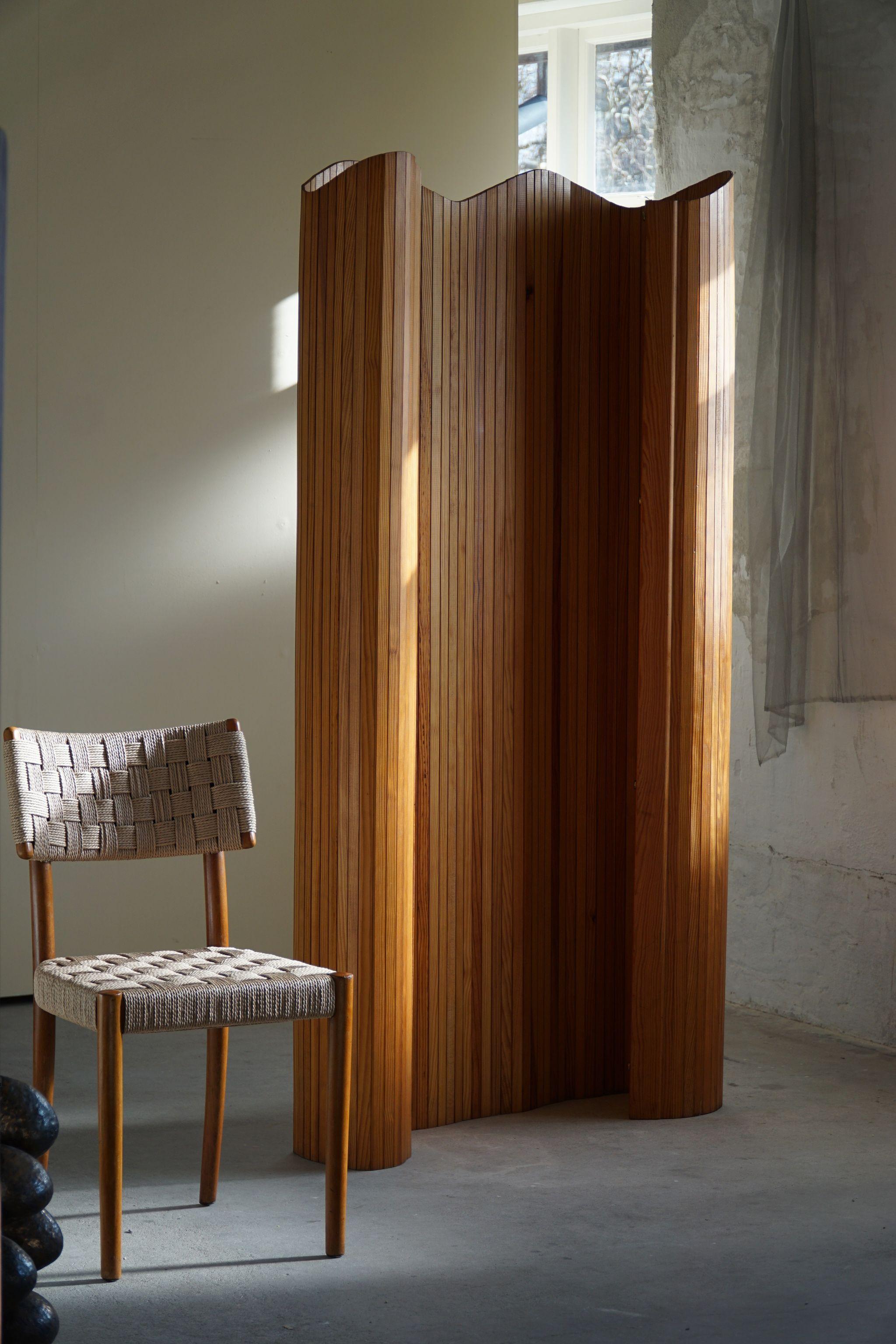 20th Century French Art Deco Room Divider in Patinated Pine Attributed Jomaine Baumann, 1940s