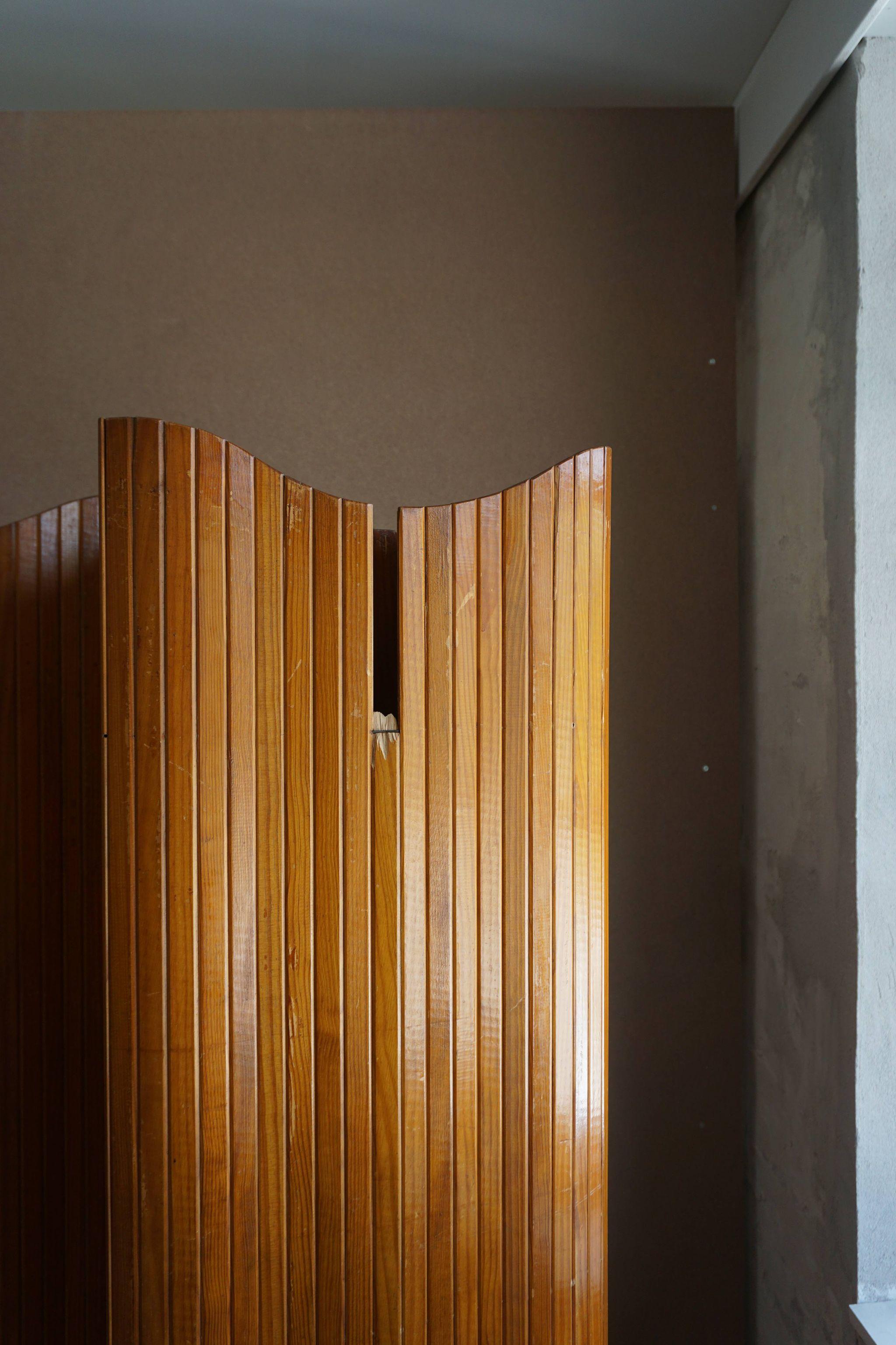 French Art Deco Room Divider in Patinated Pine by Firm Baumann, Paris, 1940s 2