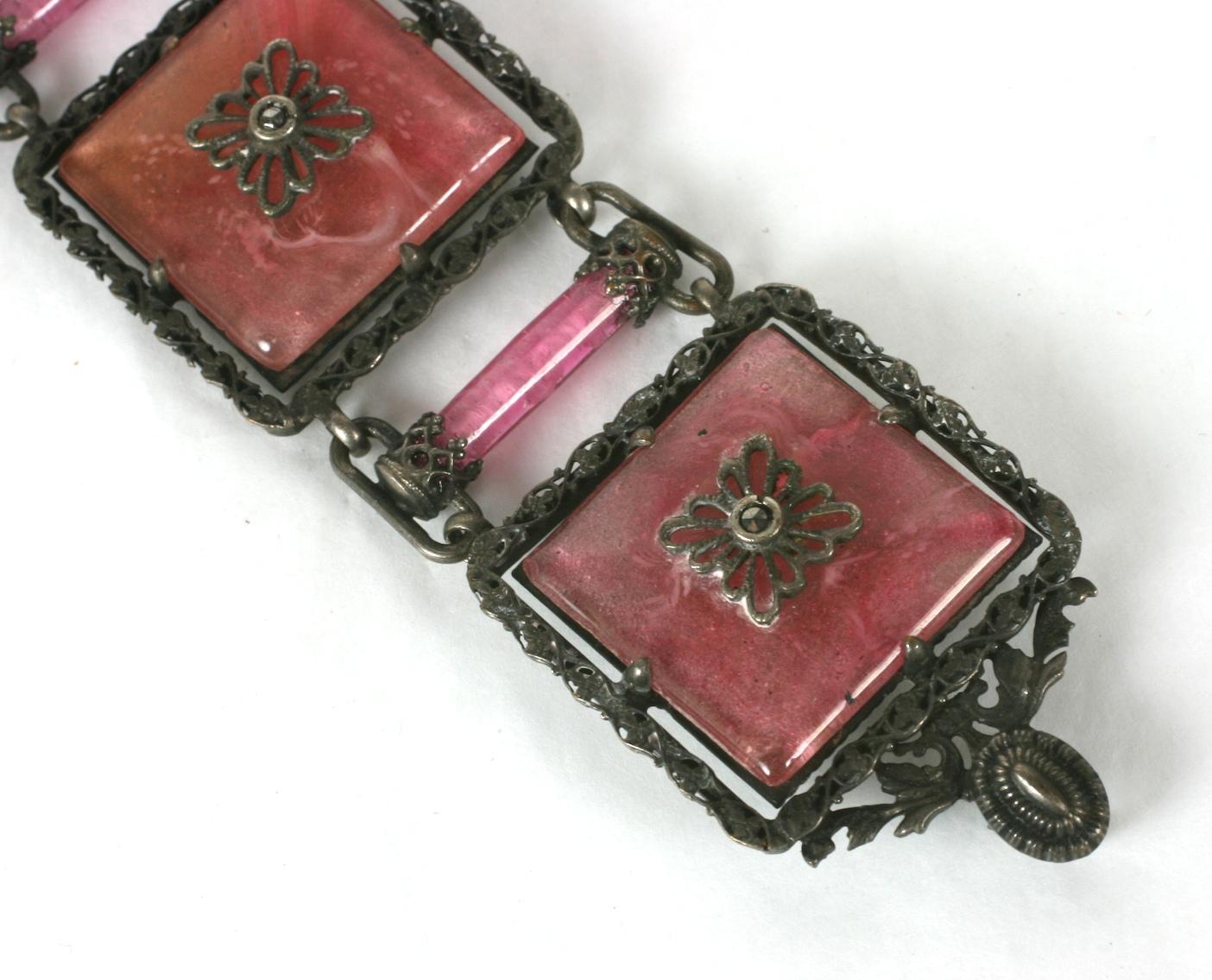   French Art Deco Rose Quartz Pate de Verre Link Bracelet In Good Condition For Sale In New York, NY