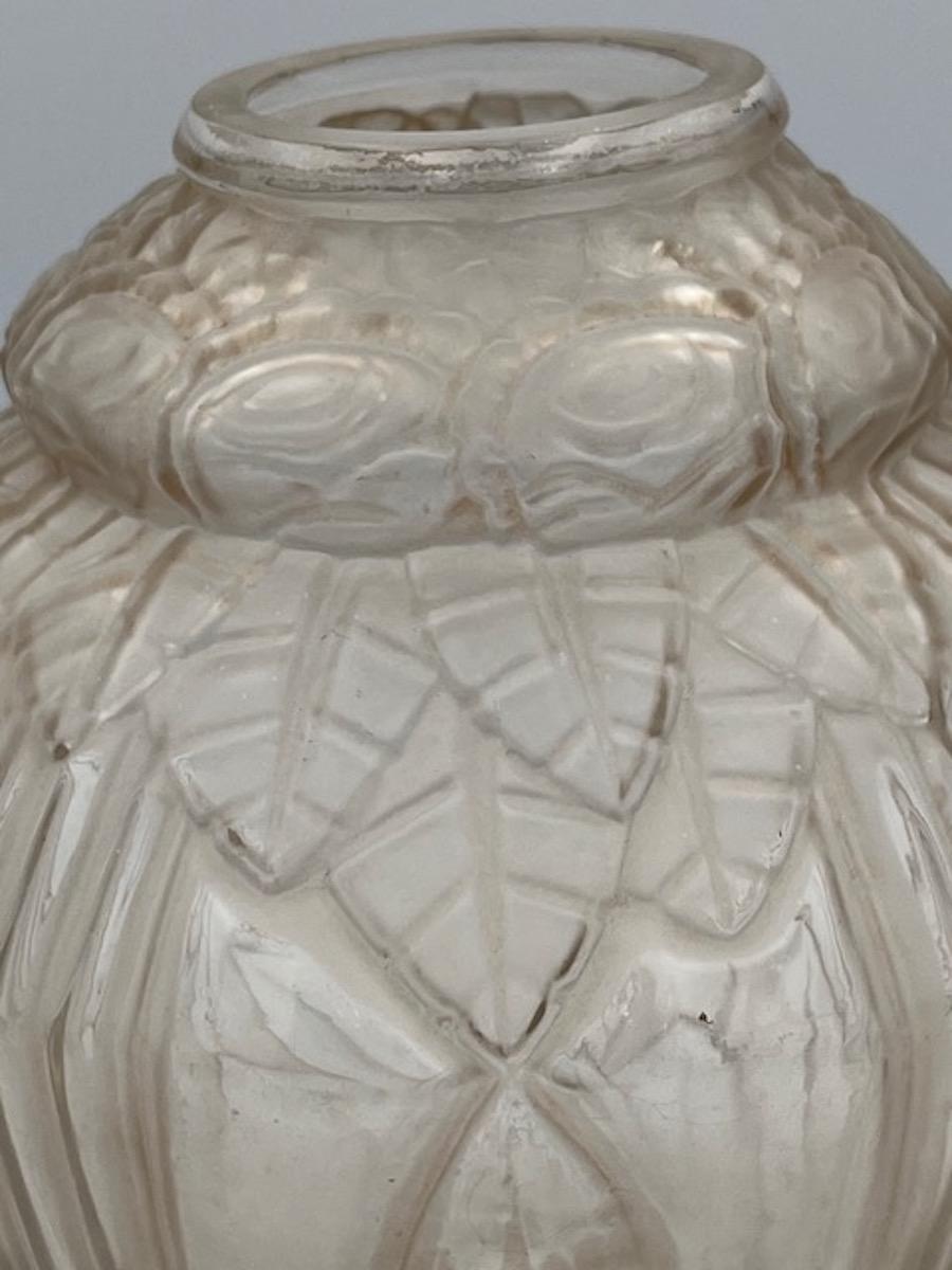 Vetro Vaso di rose Art Deco francese di André Hunebelle in vendita