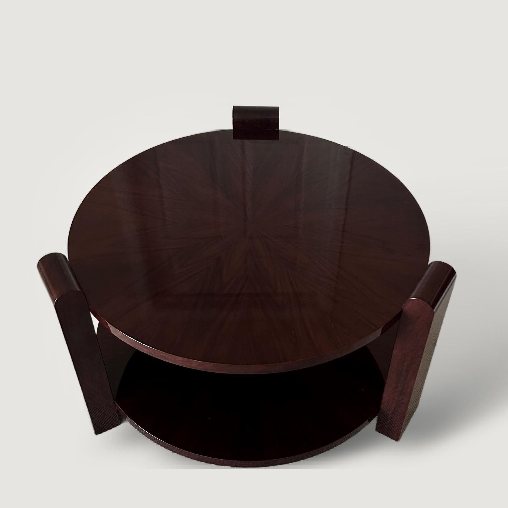 Français Table basse circulaire en palissandre de l'Art déco français vers 1930 en vente