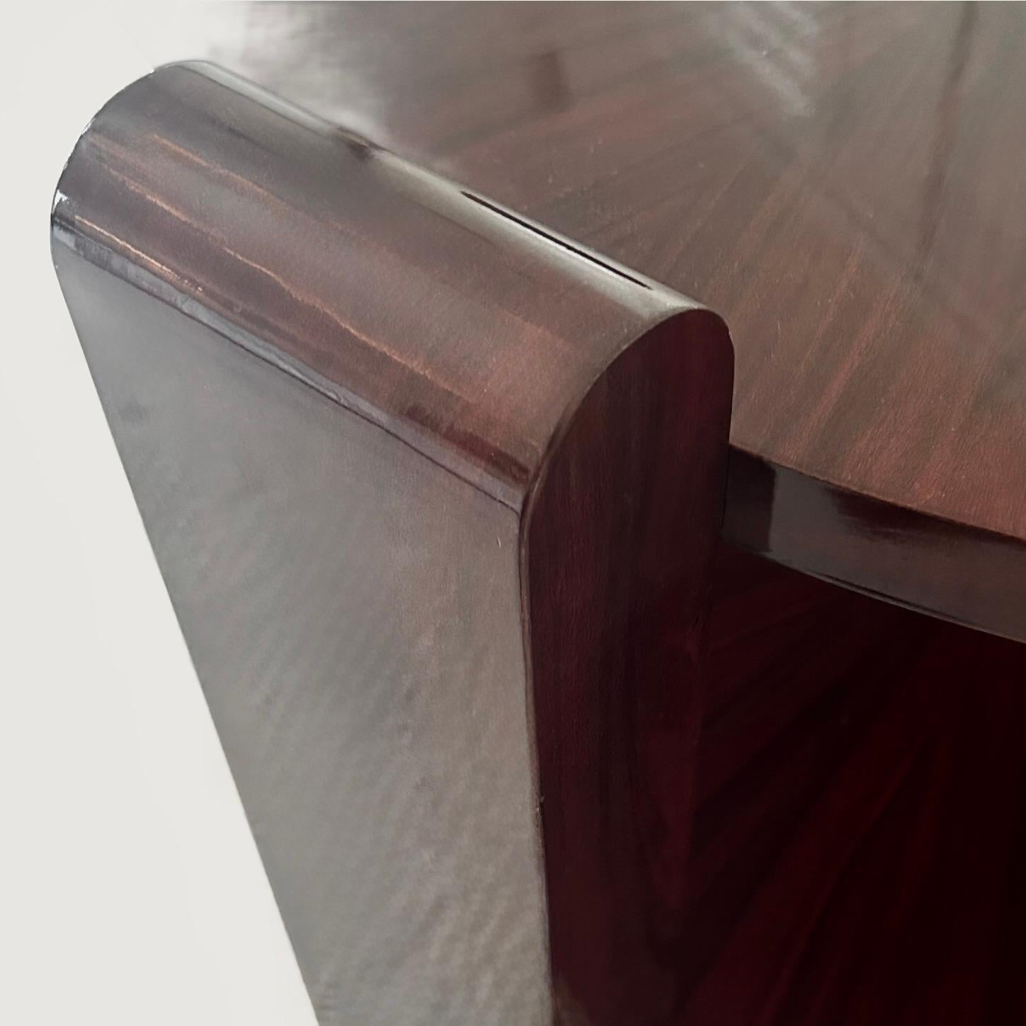Milieu du XXe siècle Table basse circulaire en palissandre de l'Art déco français vers 1930 en vente
