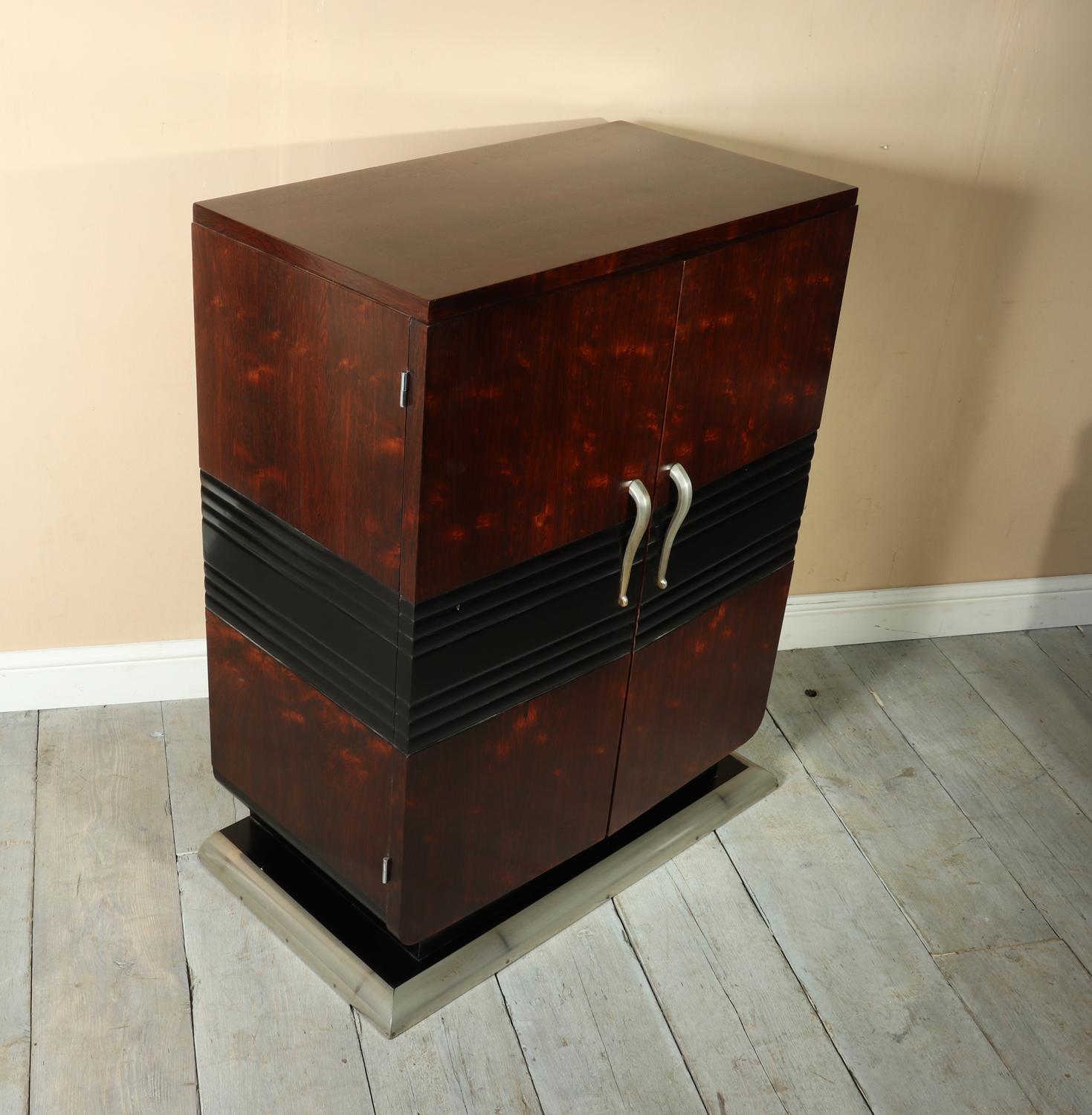 French Art Deco Rosewood Cocktail Cabinet, circa 1930 For Sale 4