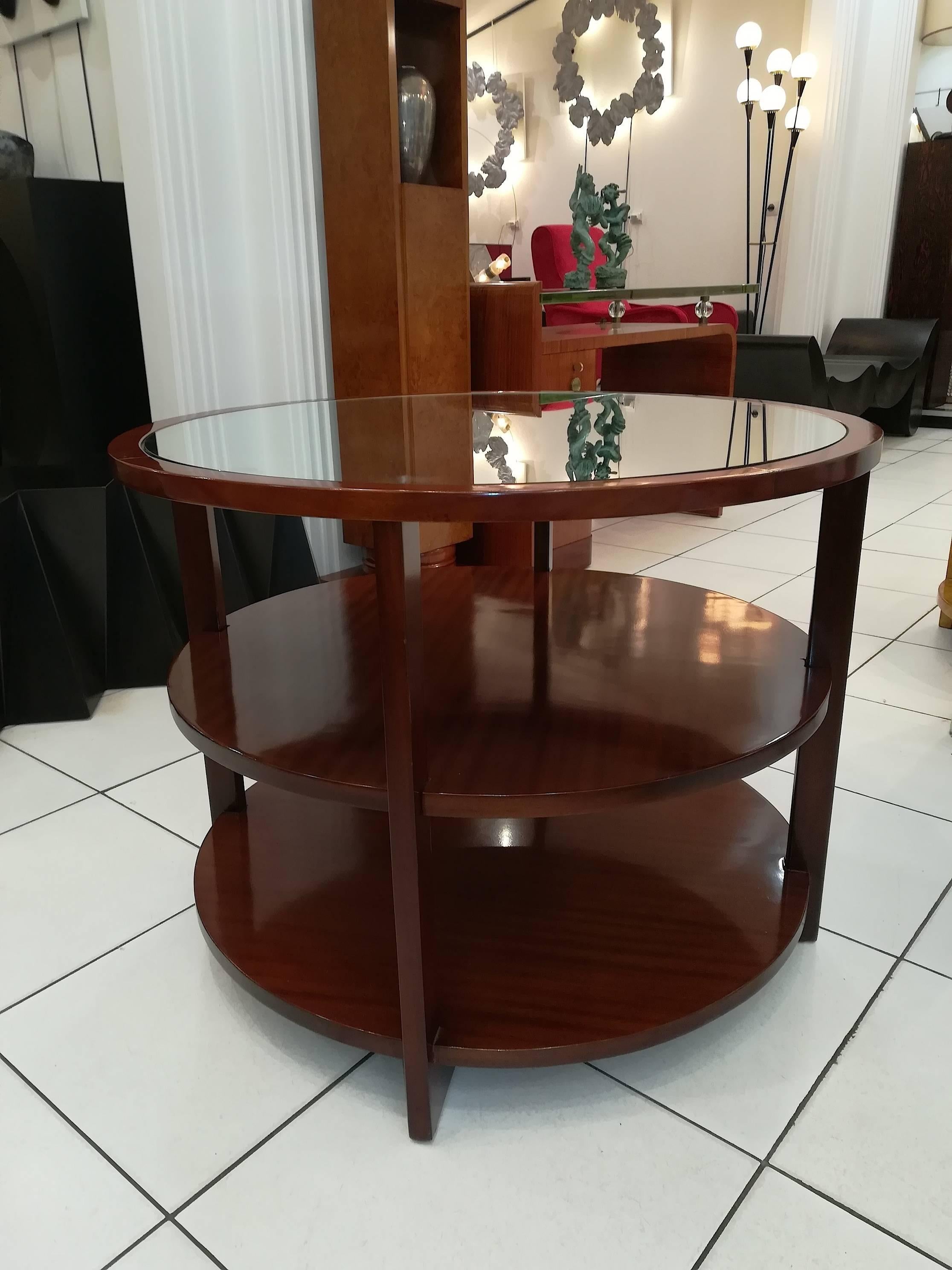 A beautiful table, excellent condition, with mirror top and two other trays.
 