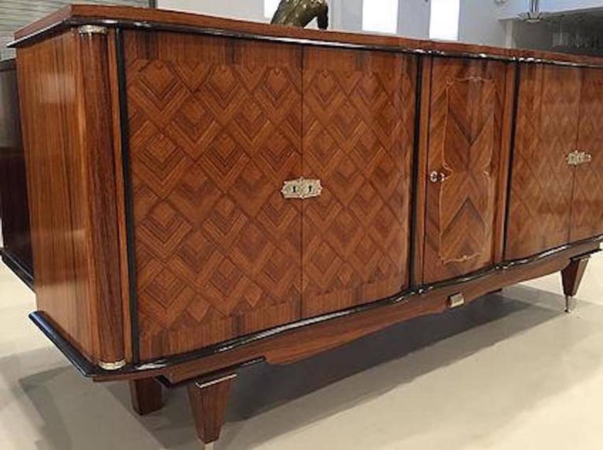 French Art Deco Rosewood Diamond Marquetry Buffet In Excellent Condition For Sale In North Bergen, NJ