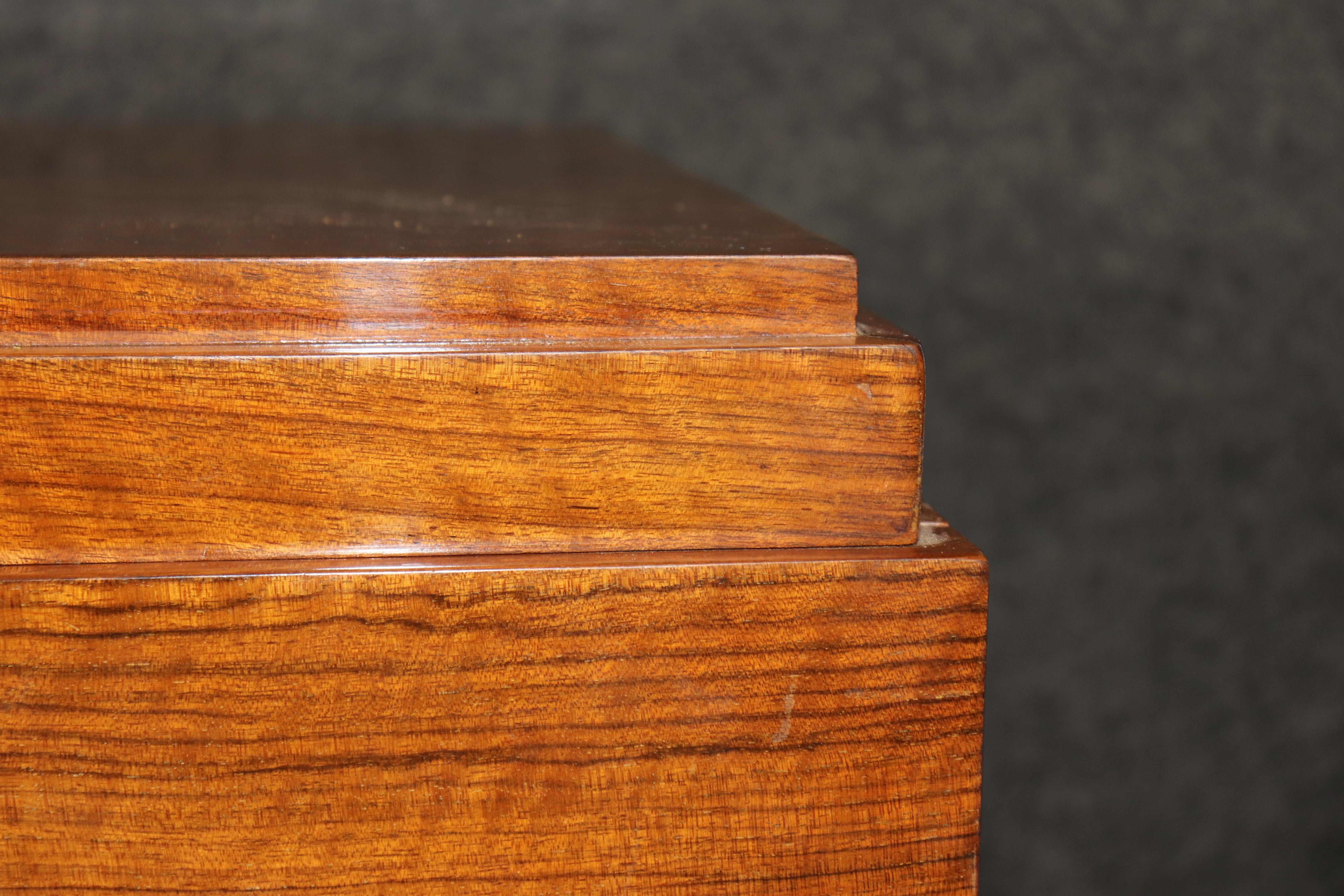 French Art Deco Rosewood Sideboard In the Manner of Ruhlmann For Sale 5