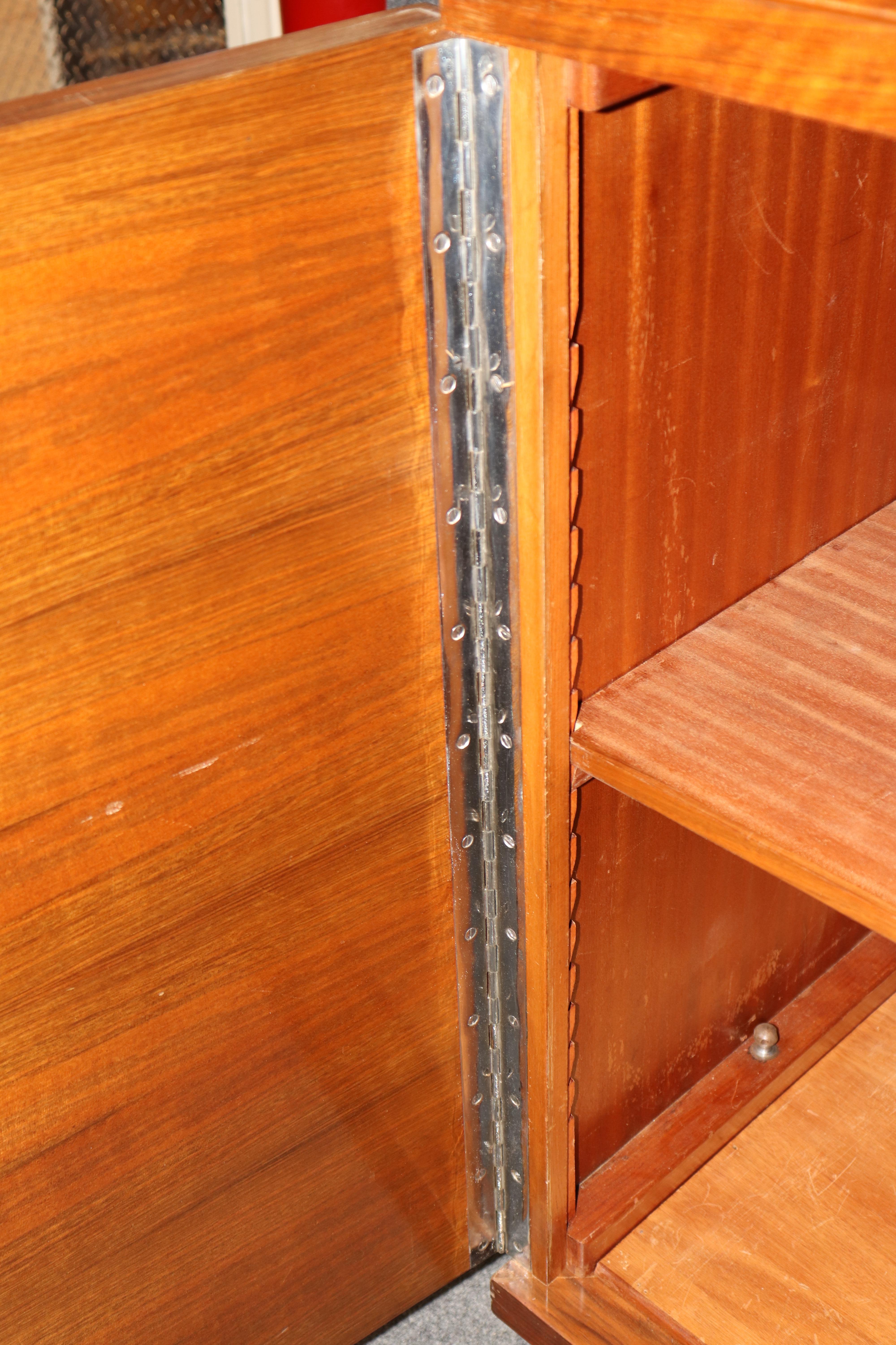 French Art Deco Rosewood Sideboard In the Manner of Ruhlmann For Sale 6