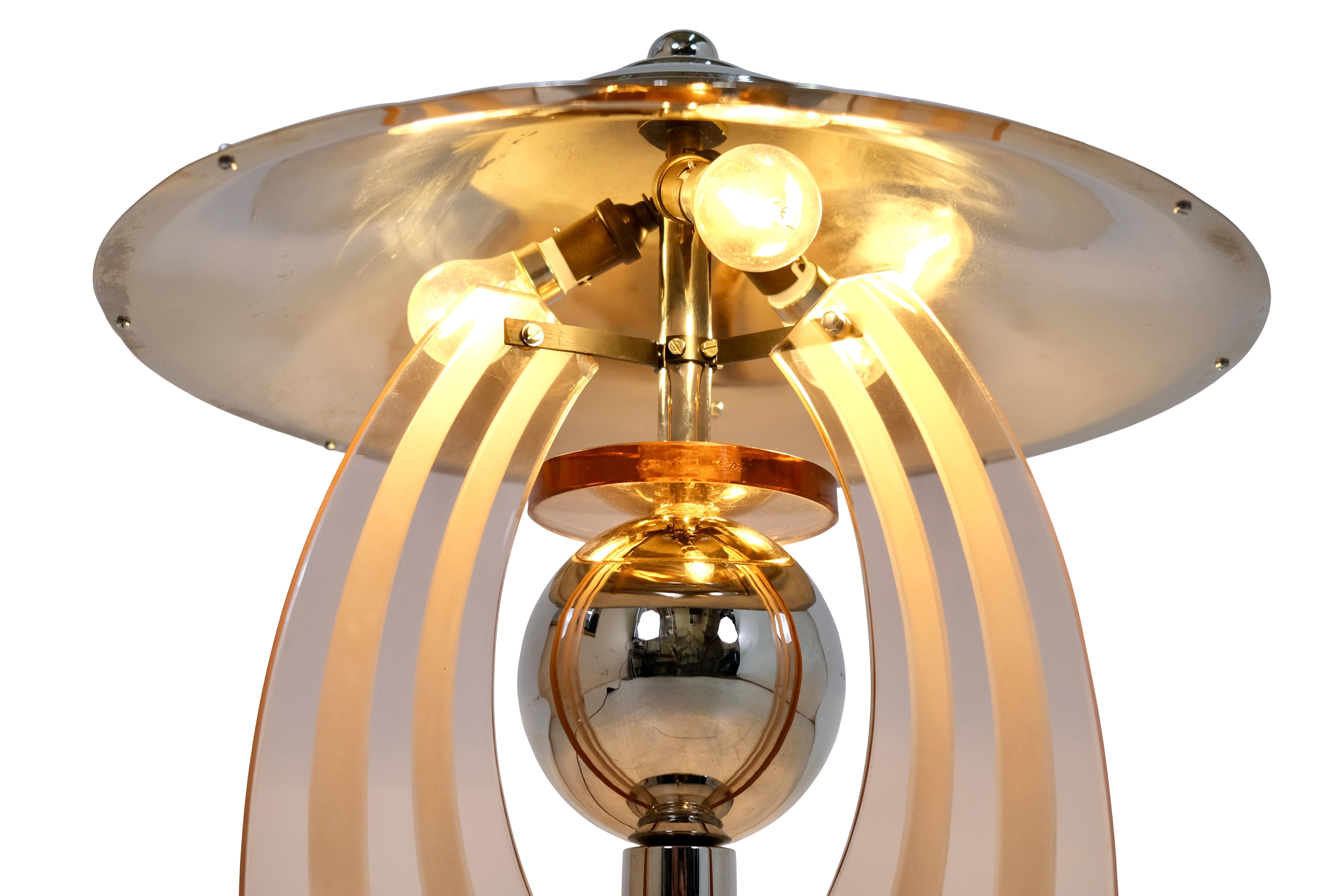 Metal French Art Deco Round Chromed Table Lamp with Rosaline Colored Glass Arches For Sale