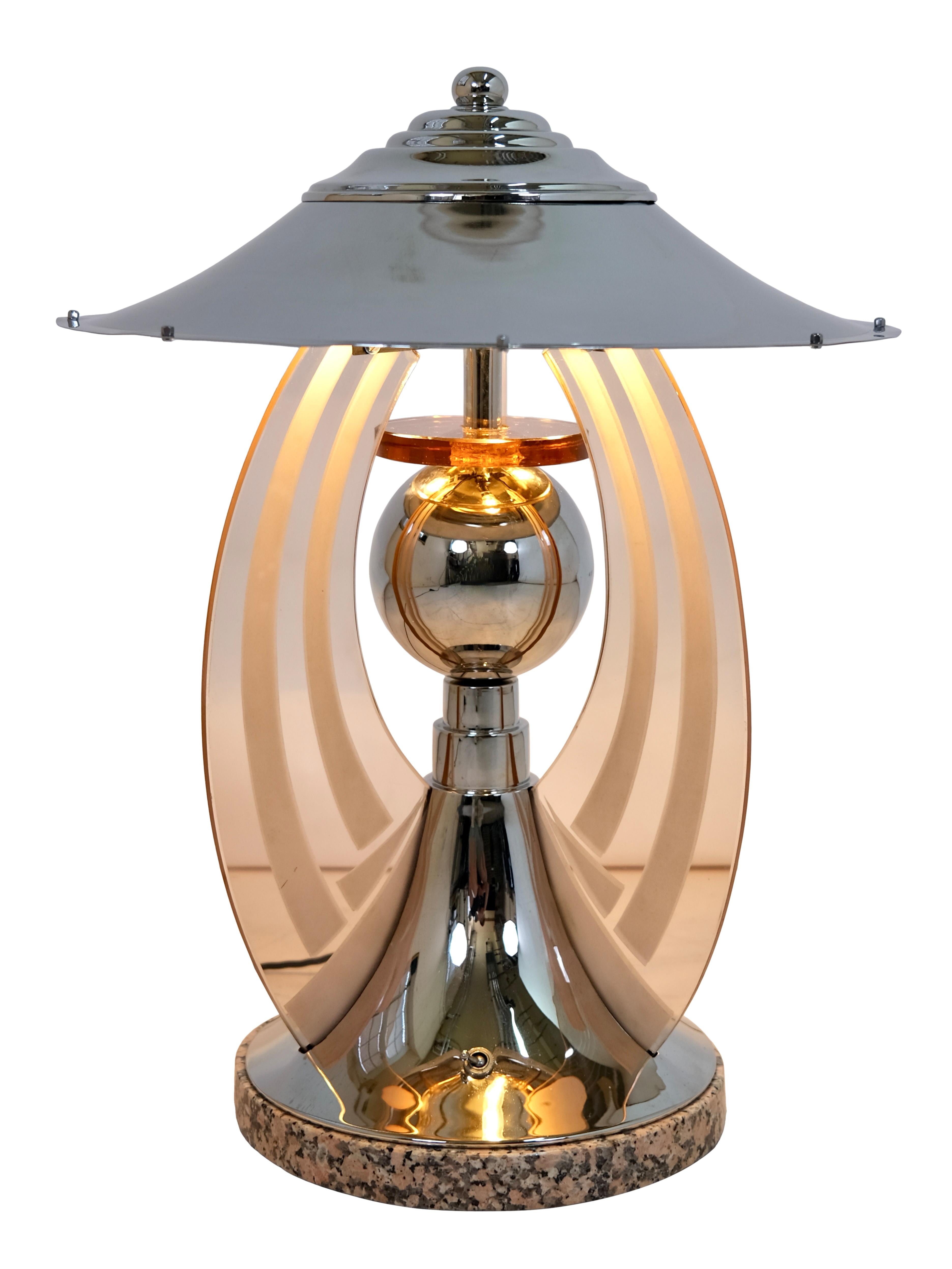 French Art Deco Round Chromed Table Lamp with Rosaline Colored Glass Arches For Sale 1